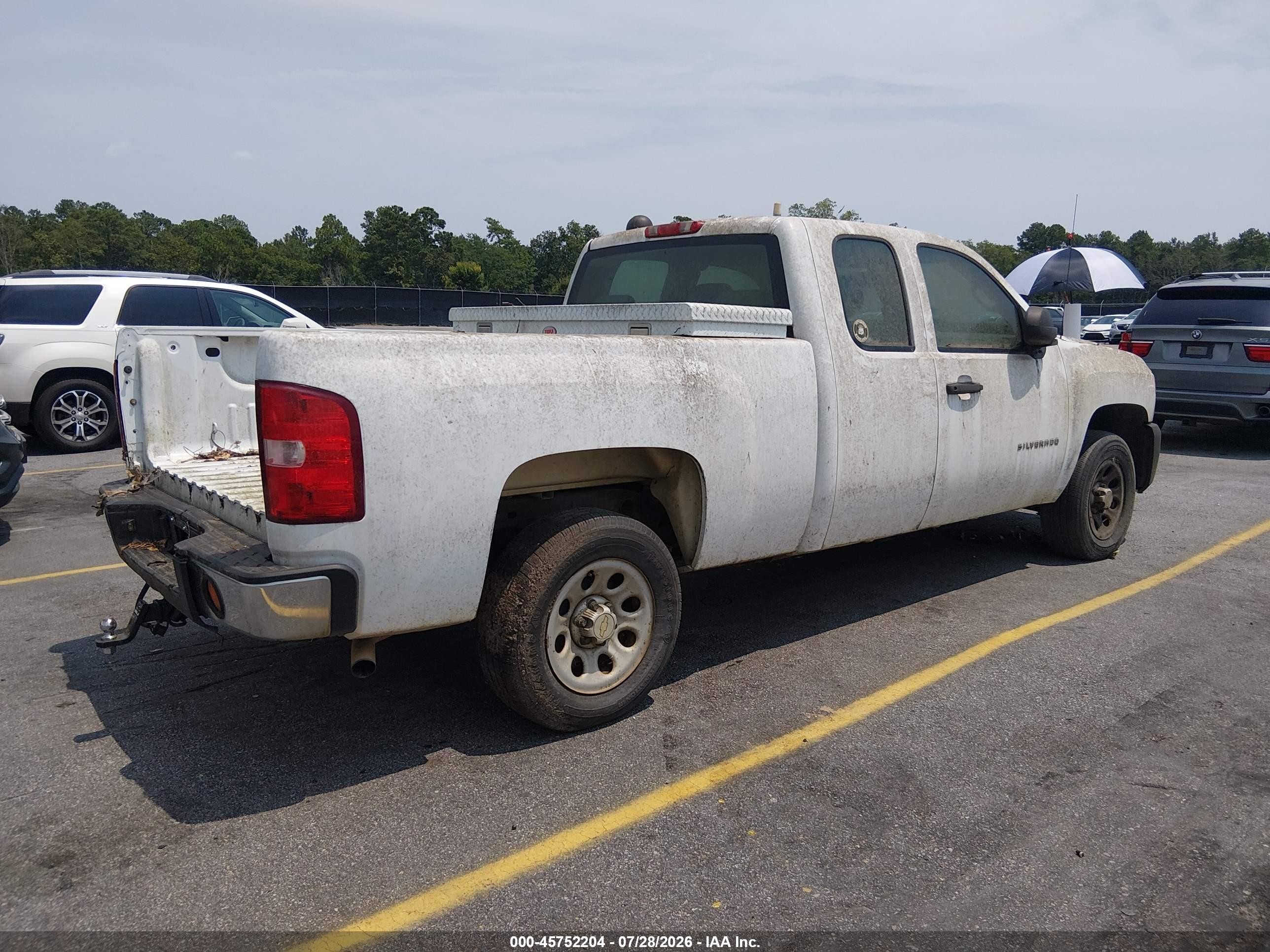 2011 Chevrolet Silverado 1500 Work Truck White vin: 1GCRCPEX1BZ341659