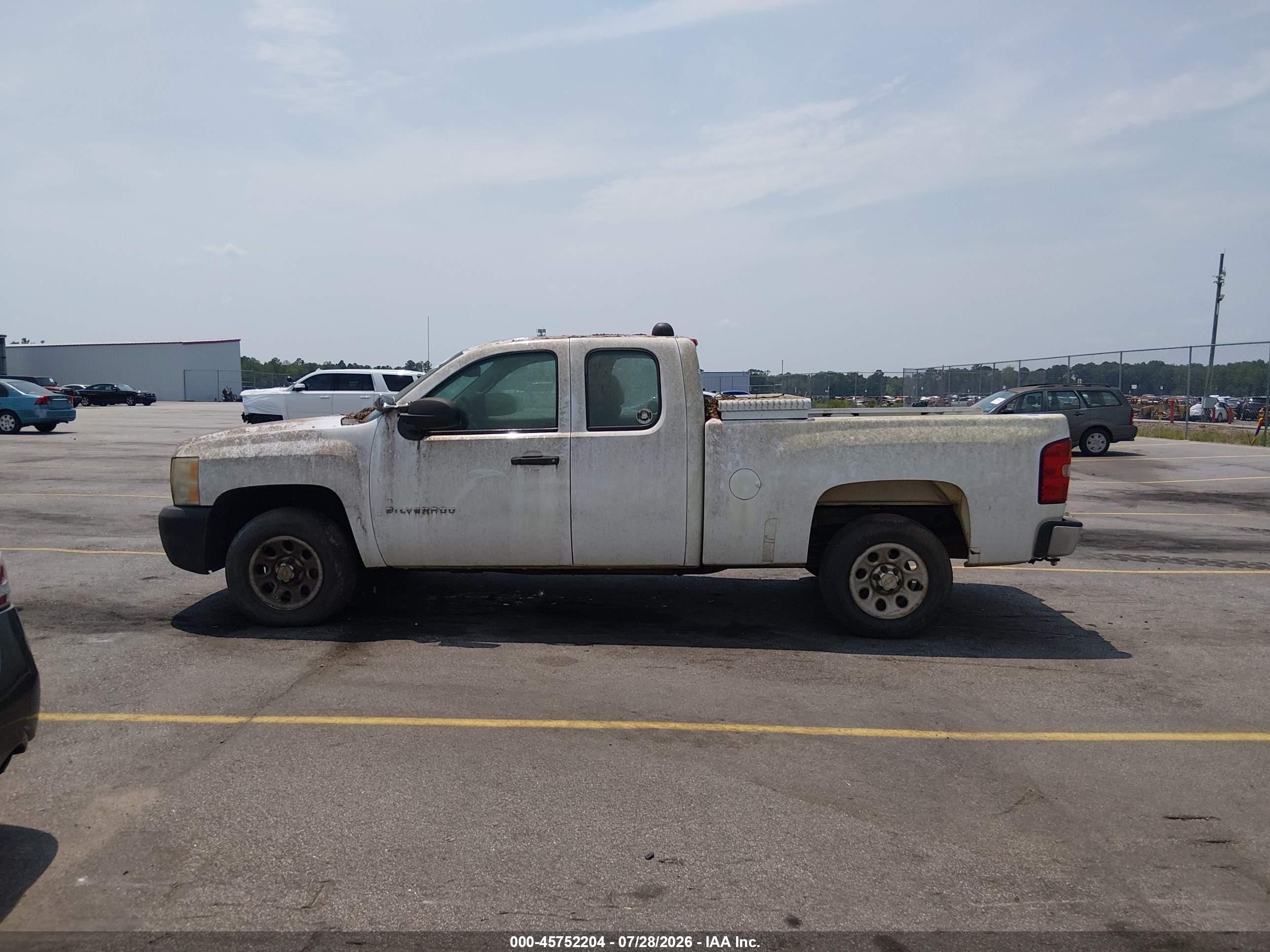 2011 Chevrolet Silverado 1500 Work Truck White vin: 1GCRCPEX1BZ341659