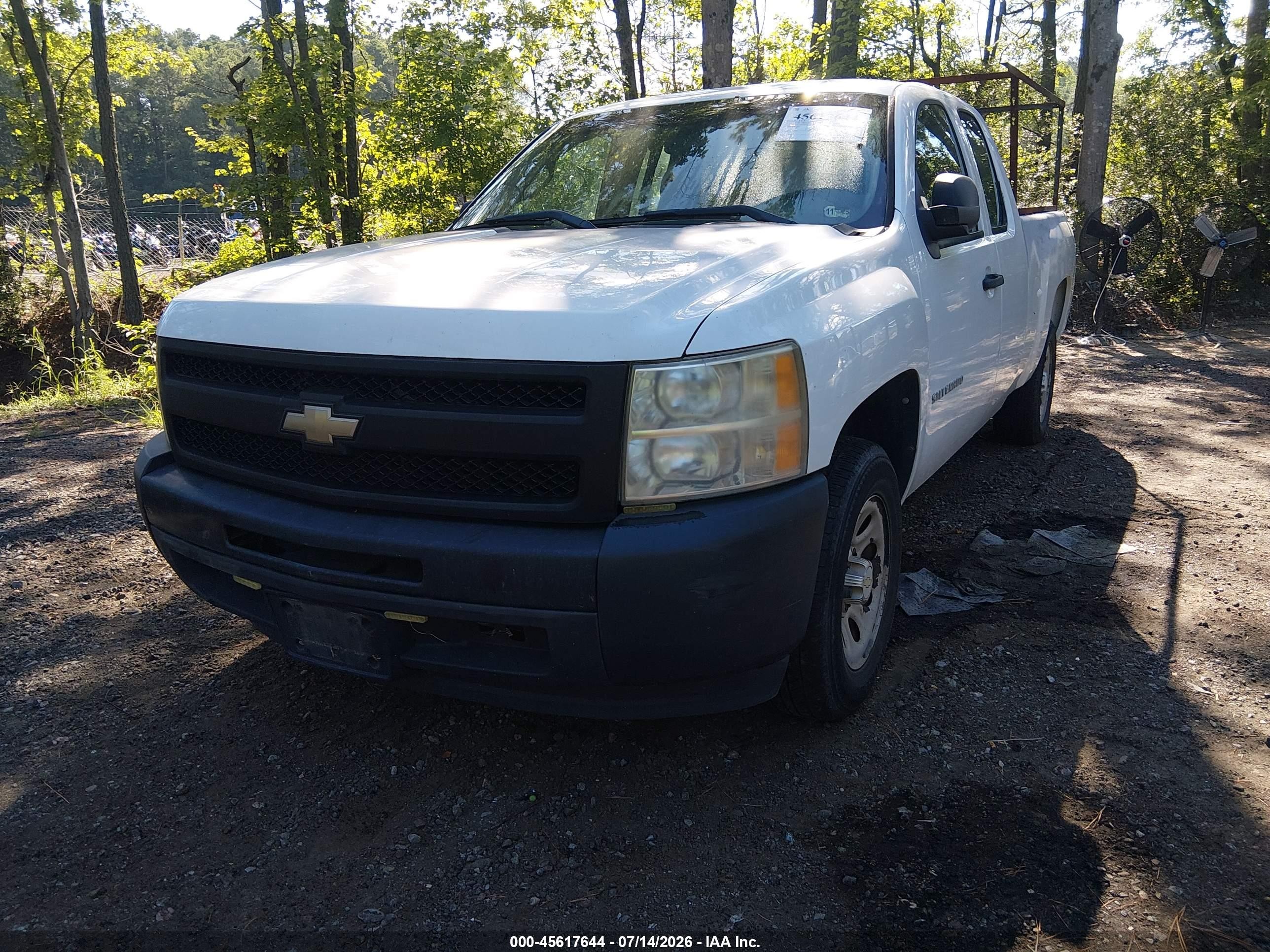 2011 Chevrolet Silverado 1500 Work Truck White vin: 1GCRCPEX3BZ448552
