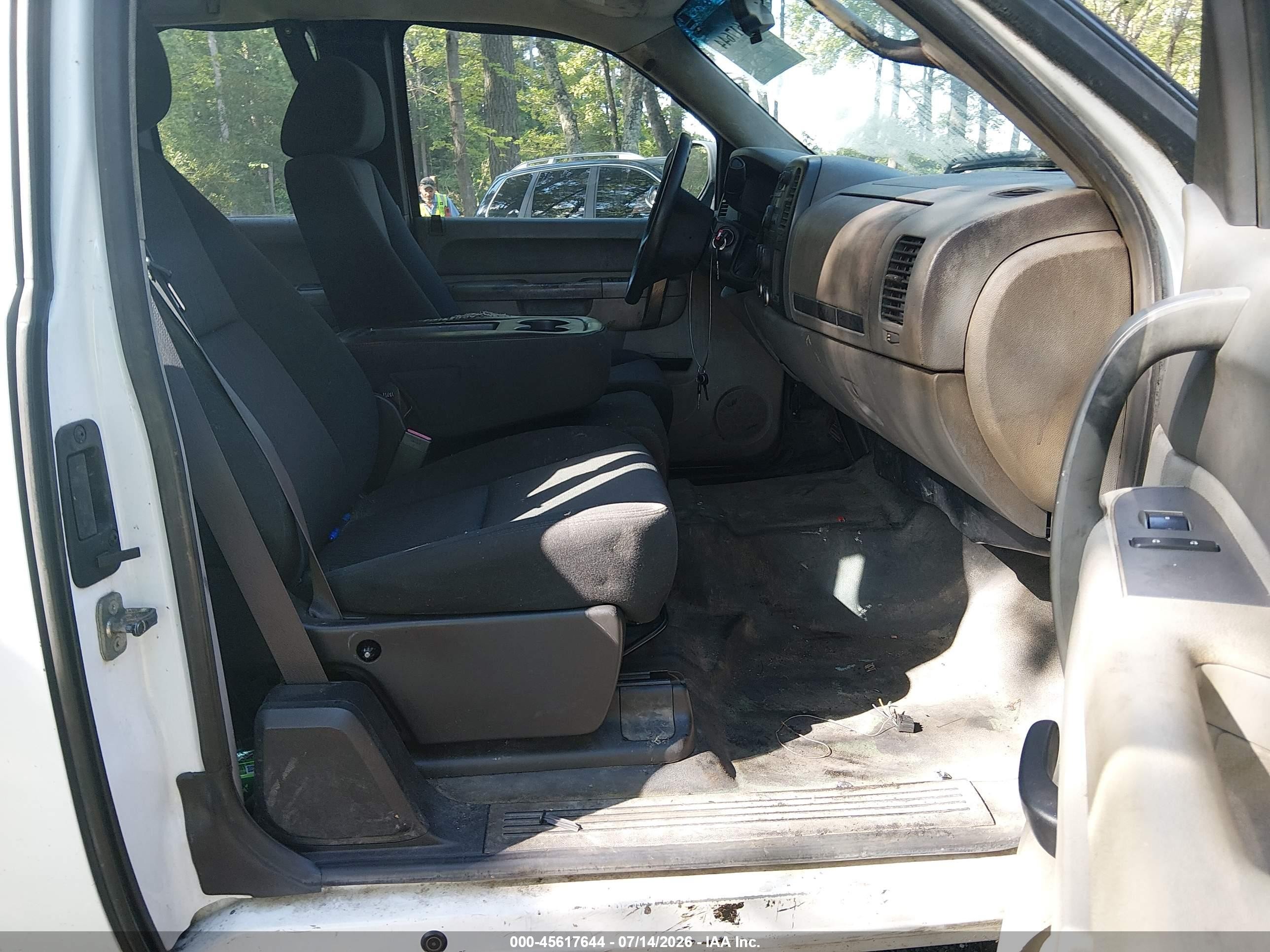 2011 Chevrolet Silverado 1500 Work Truck White vin: 1GCRCPEX3BZ448552