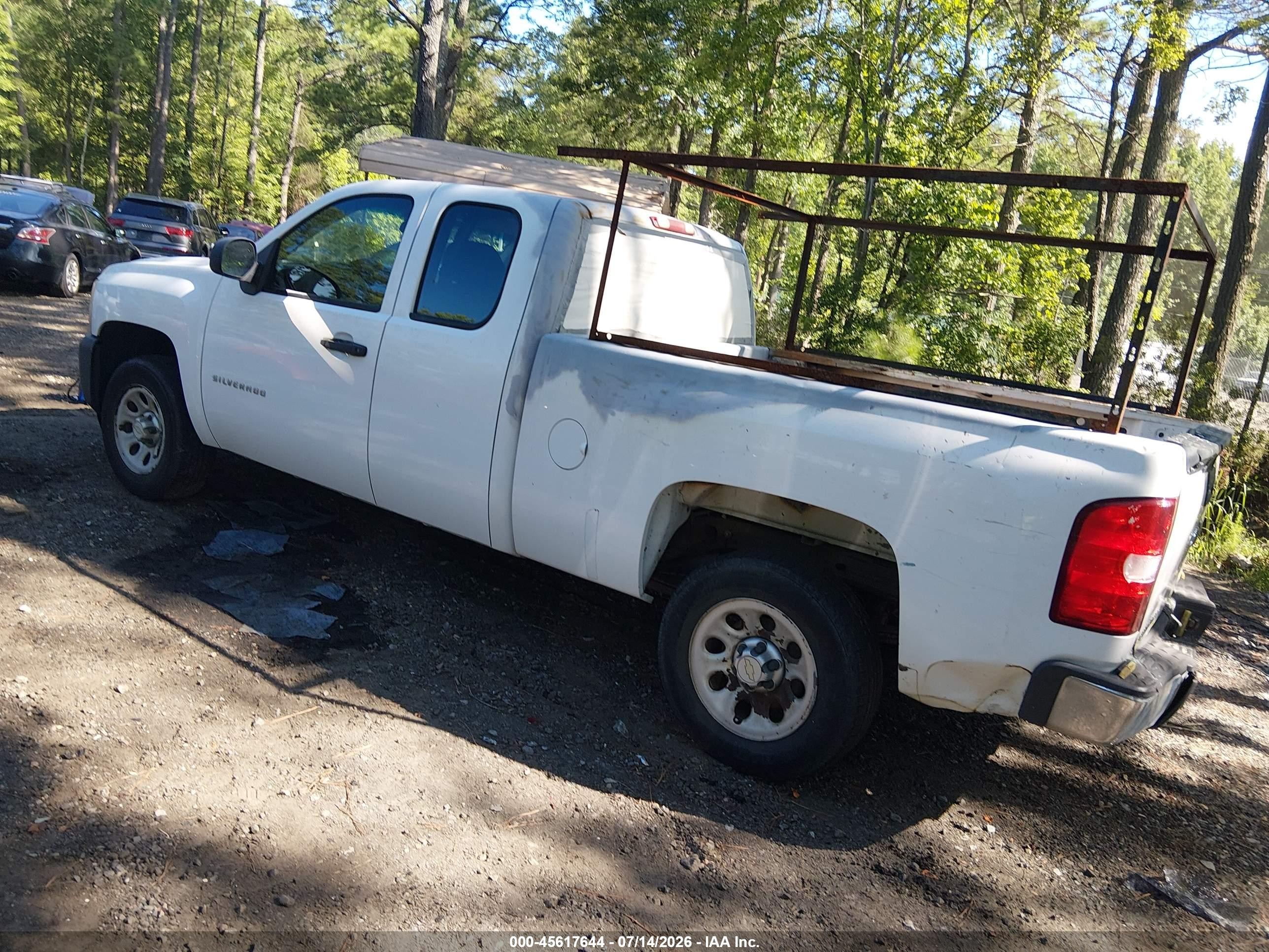 2011 Chevrolet Silverado 1500 Work Truck White vin: 1GCRCPEX3BZ448552