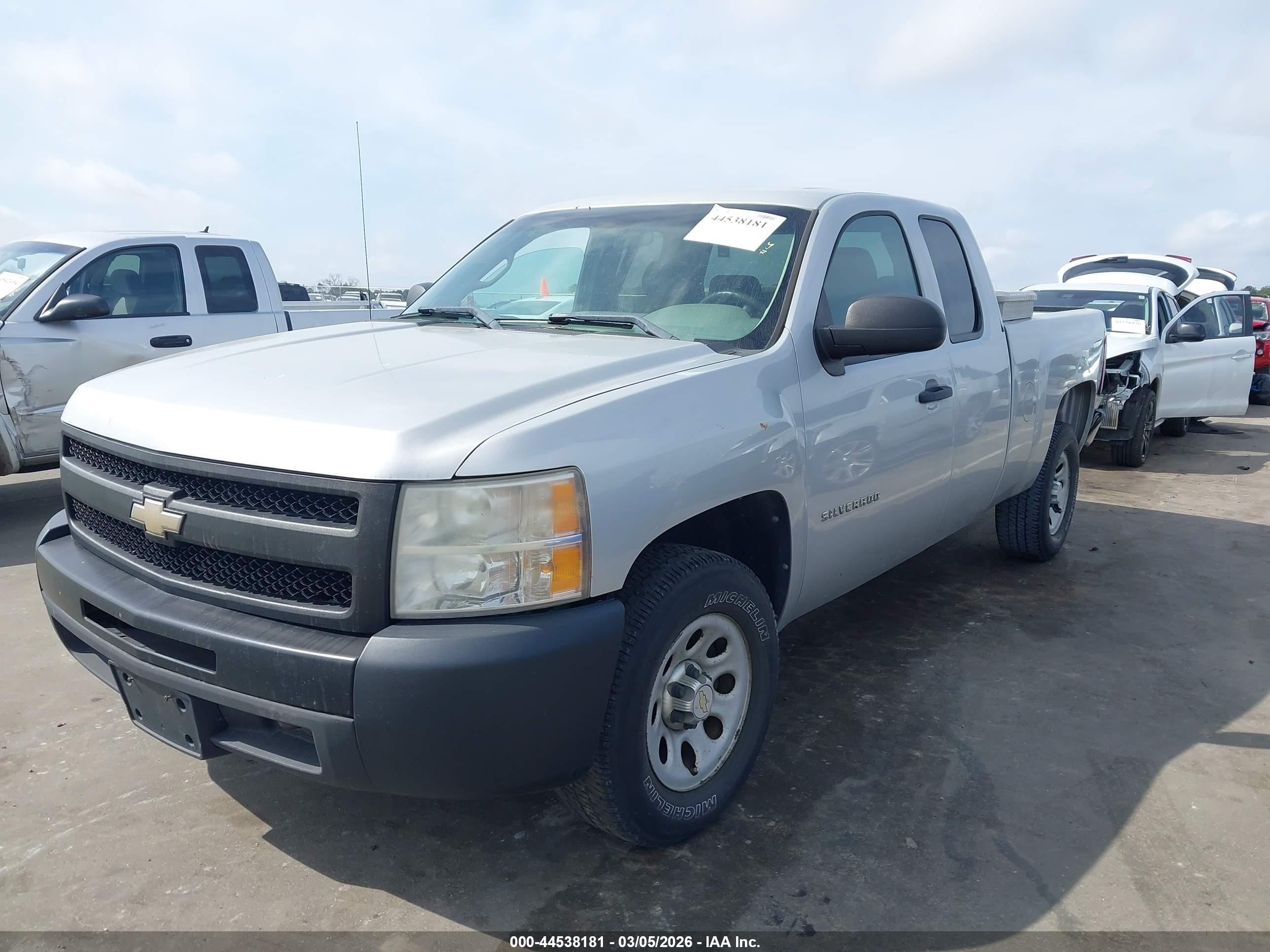 2011 Chevrolet Silverado 1500 Work Truck Silver vin: 1GCRCPEX4BZ343342