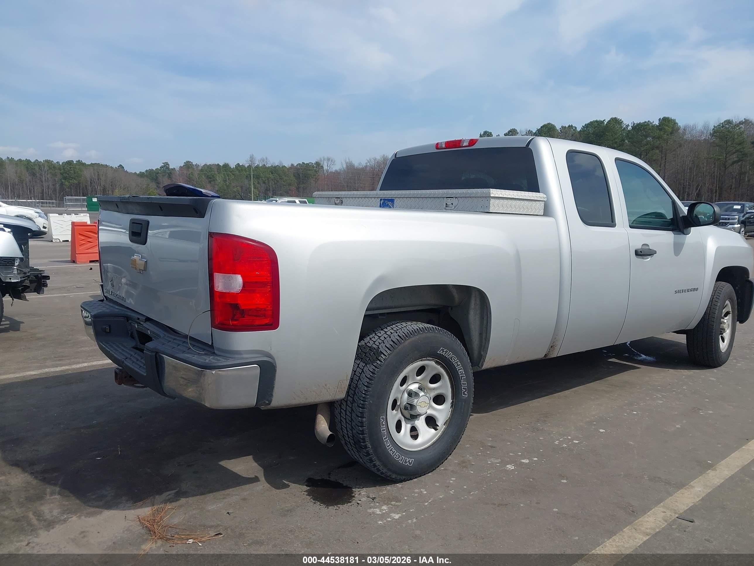 2011 Chevrolet Silverado 1500 Work Truck Silver vin: 1GCRCPEX4BZ343342