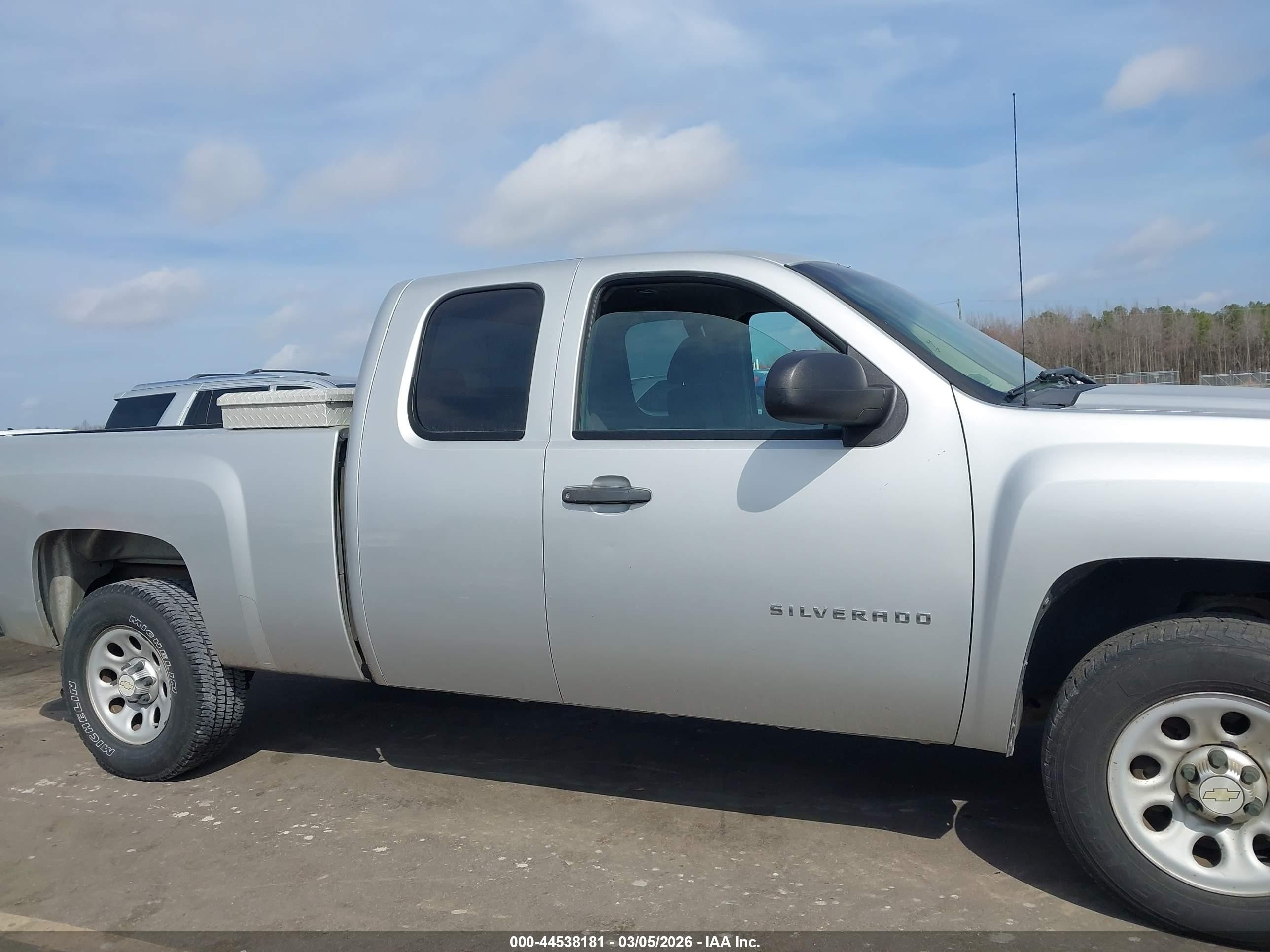 2011 Chevrolet Silverado 1500 Work Truck Silver vin: 1GCRCPEX4BZ343342