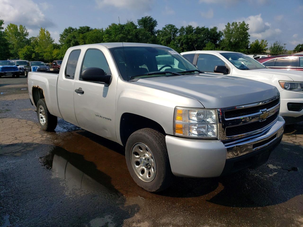 2011 Chevrolet Silverado C1500 Серебряный vin: 1GCRCPEX7BZ413867