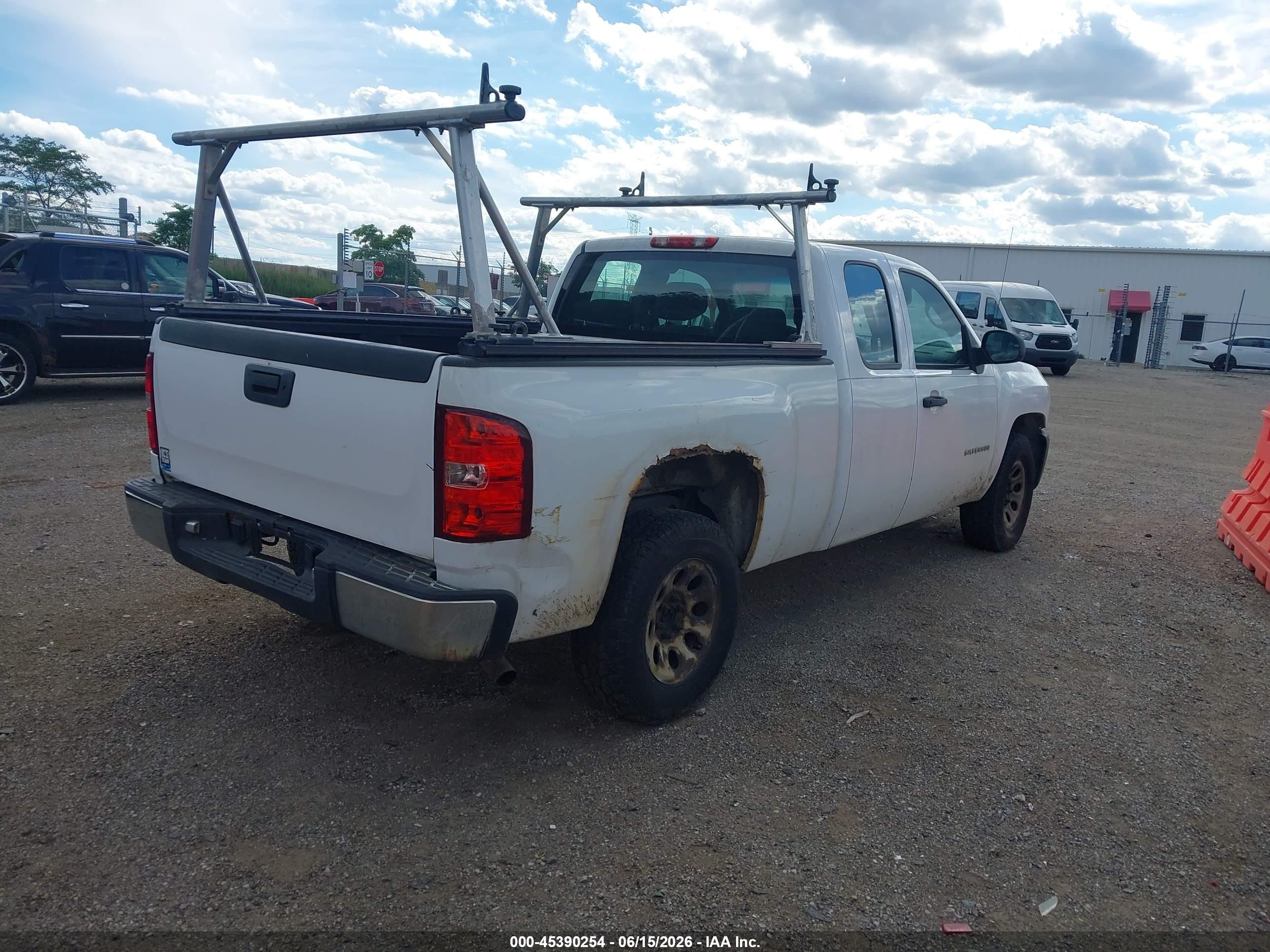 2013 Chevrolet Silverado 1500 Work Truck White vin: 1GCRCPEX9DZ149487