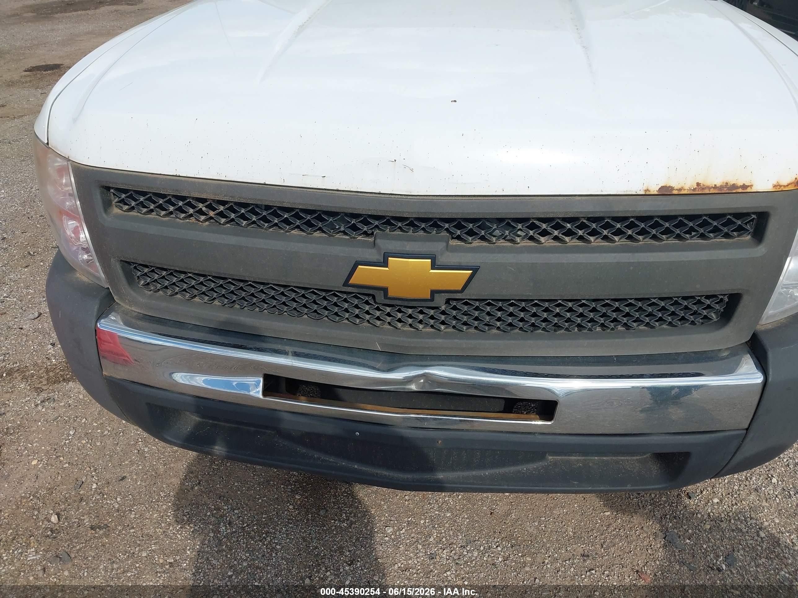 2013 Chevrolet Silverado 1500 Work Truck White vin: 1GCRCPEX9DZ149487