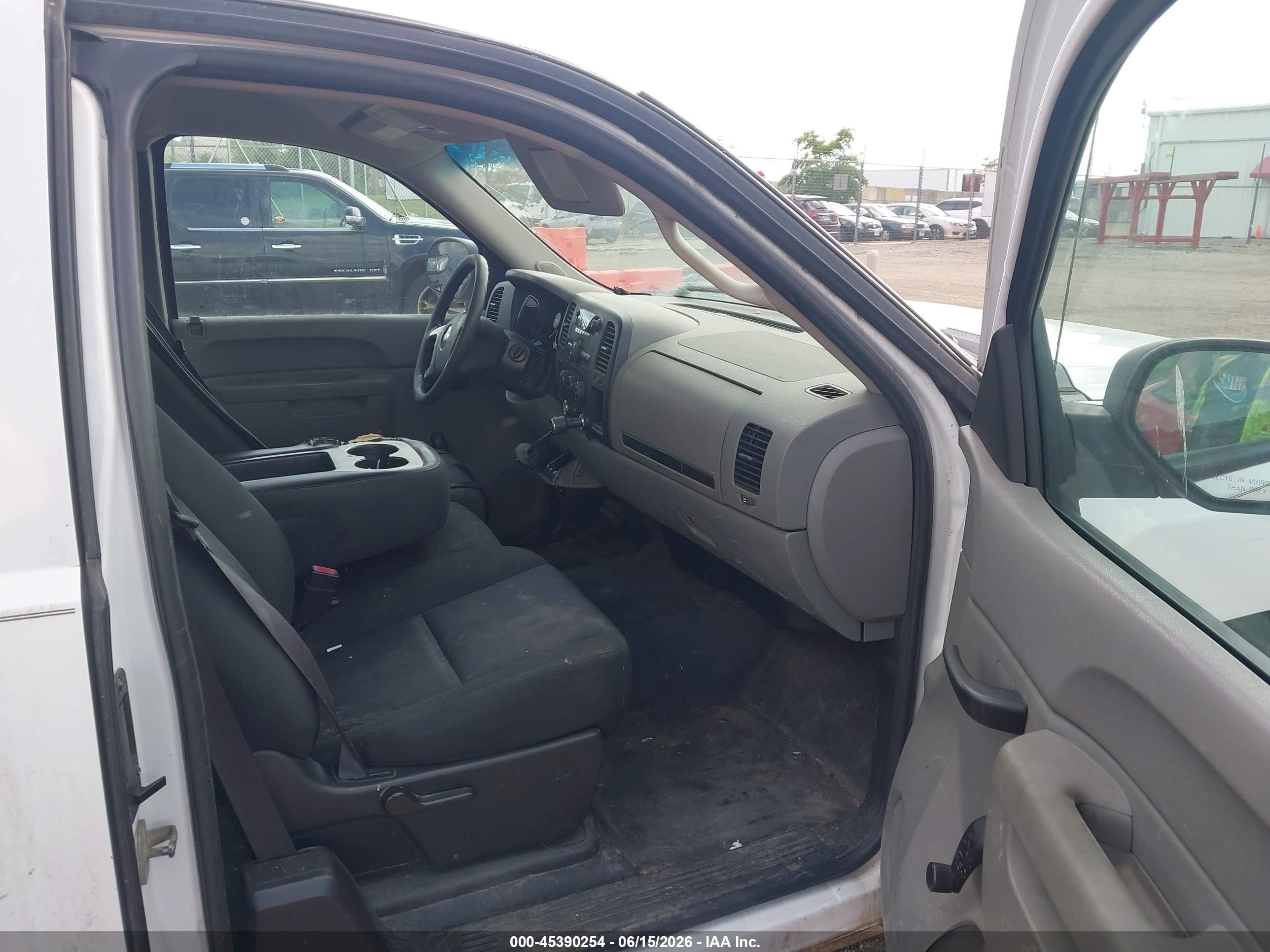 2013 Chevrolet Silverado 1500 Work Truck White vin: 1GCRCPEX9DZ149487