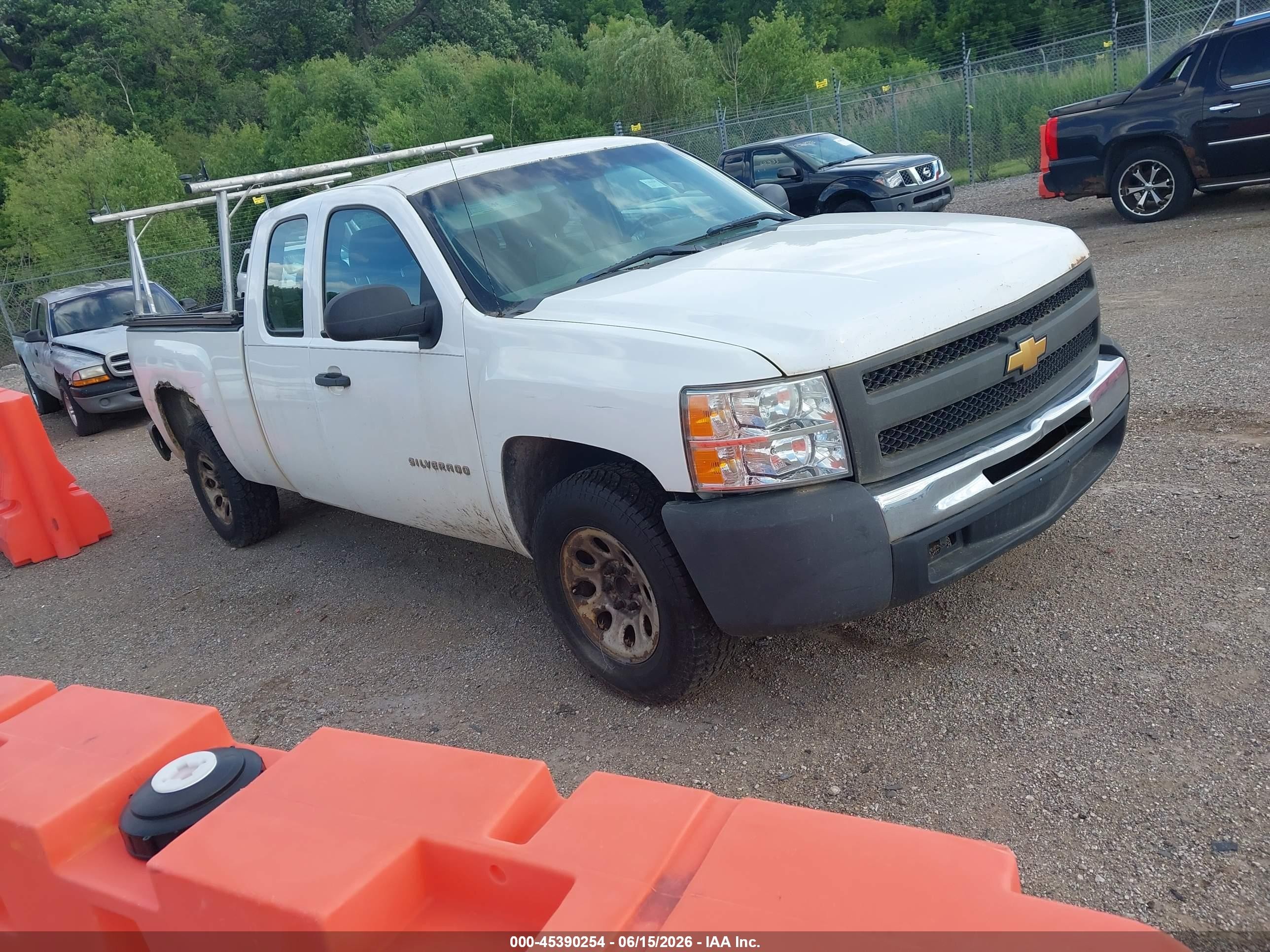 2013 Chevrolet Silverado 1500 Work Truck White vin: 1GCRCPEX9DZ149487