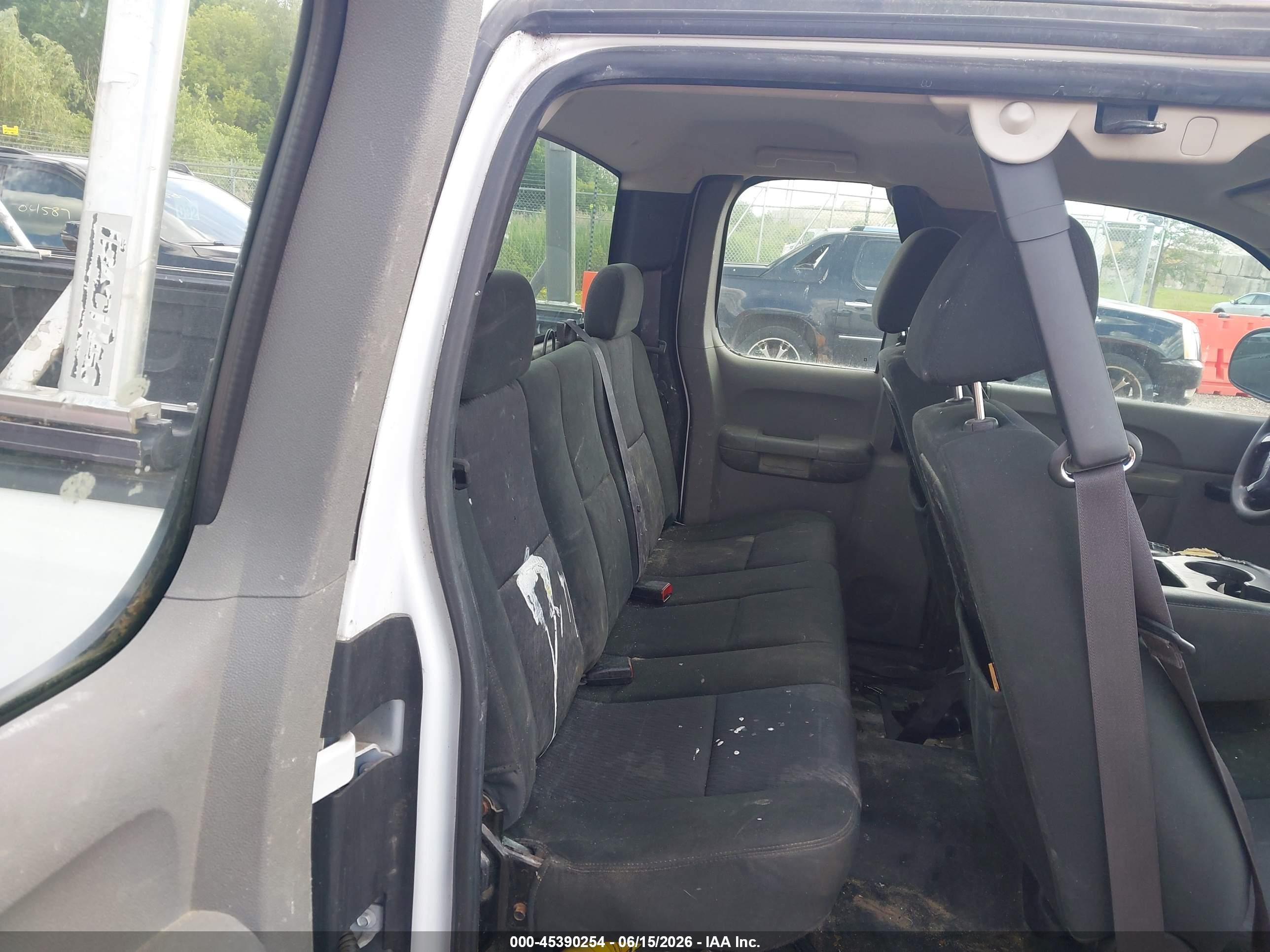 2013 Chevrolet Silverado 1500 Work Truck White vin: 1GCRCPEX9DZ149487