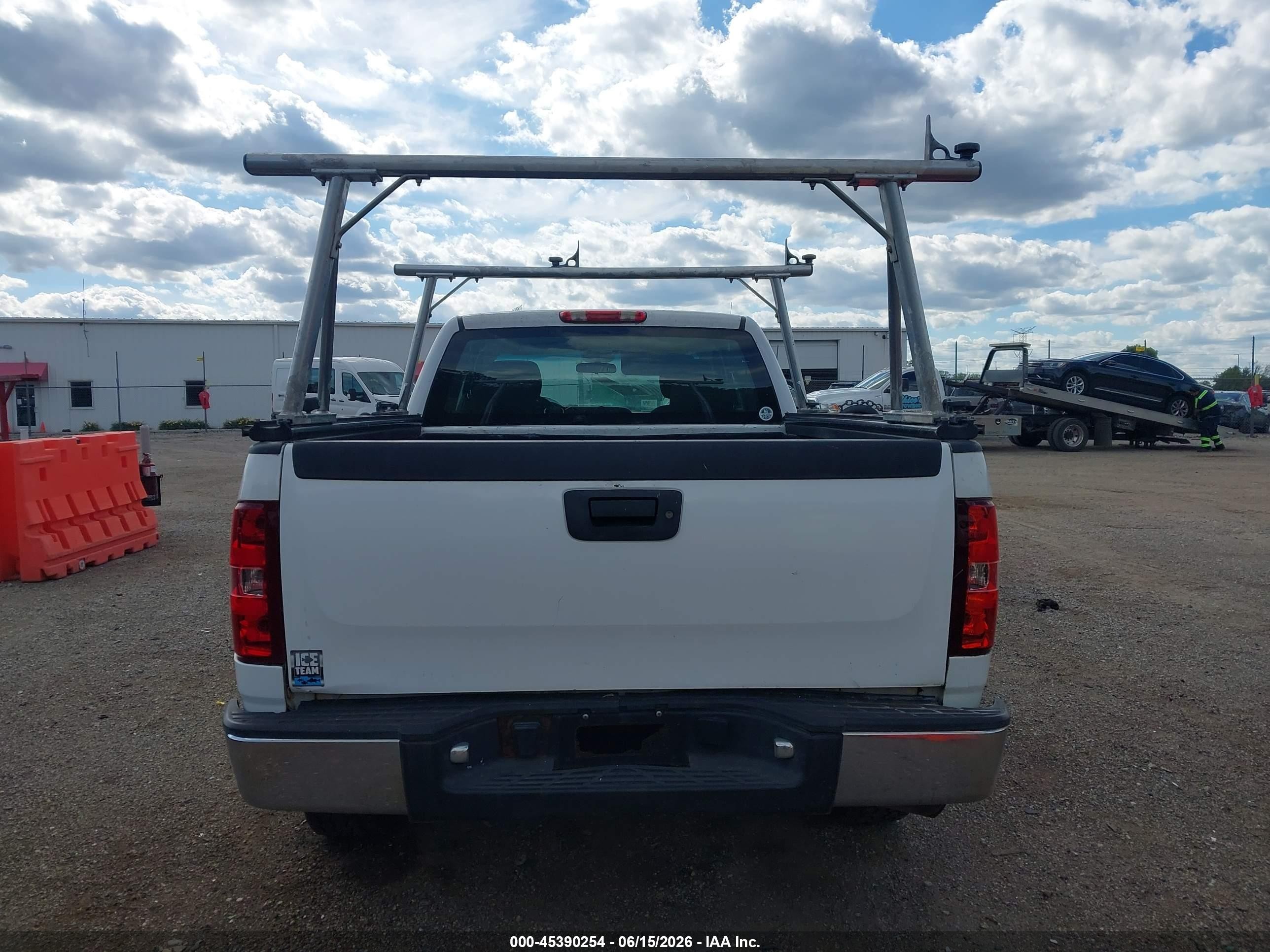 2013 Chevrolet Silverado 1500 Work Truck White vin: 1GCRCPEX9DZ149487