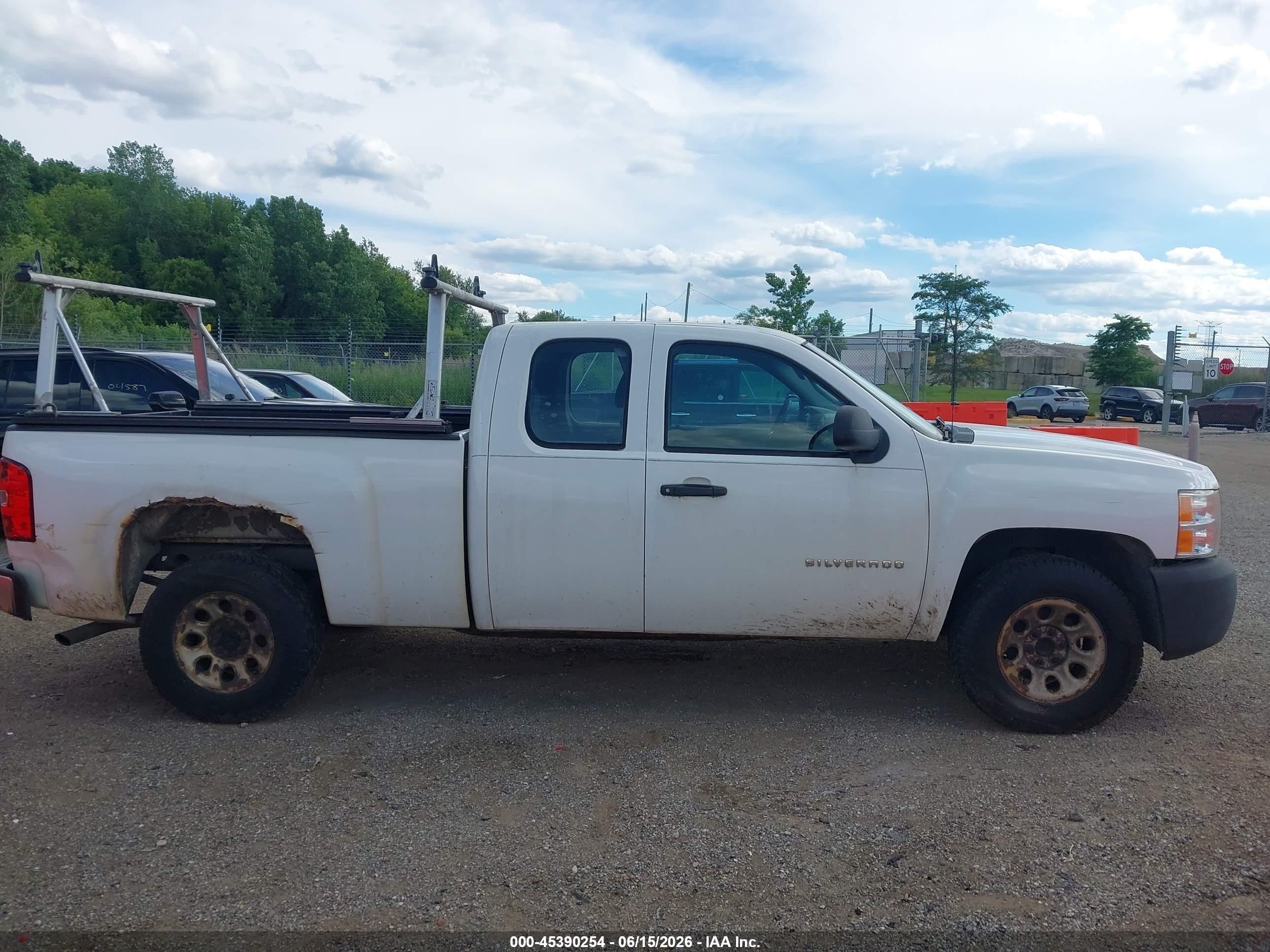 2013 Chevrolet Silverado 1500 Work Truck White vin: 1GCRCPEX9DZ149487
