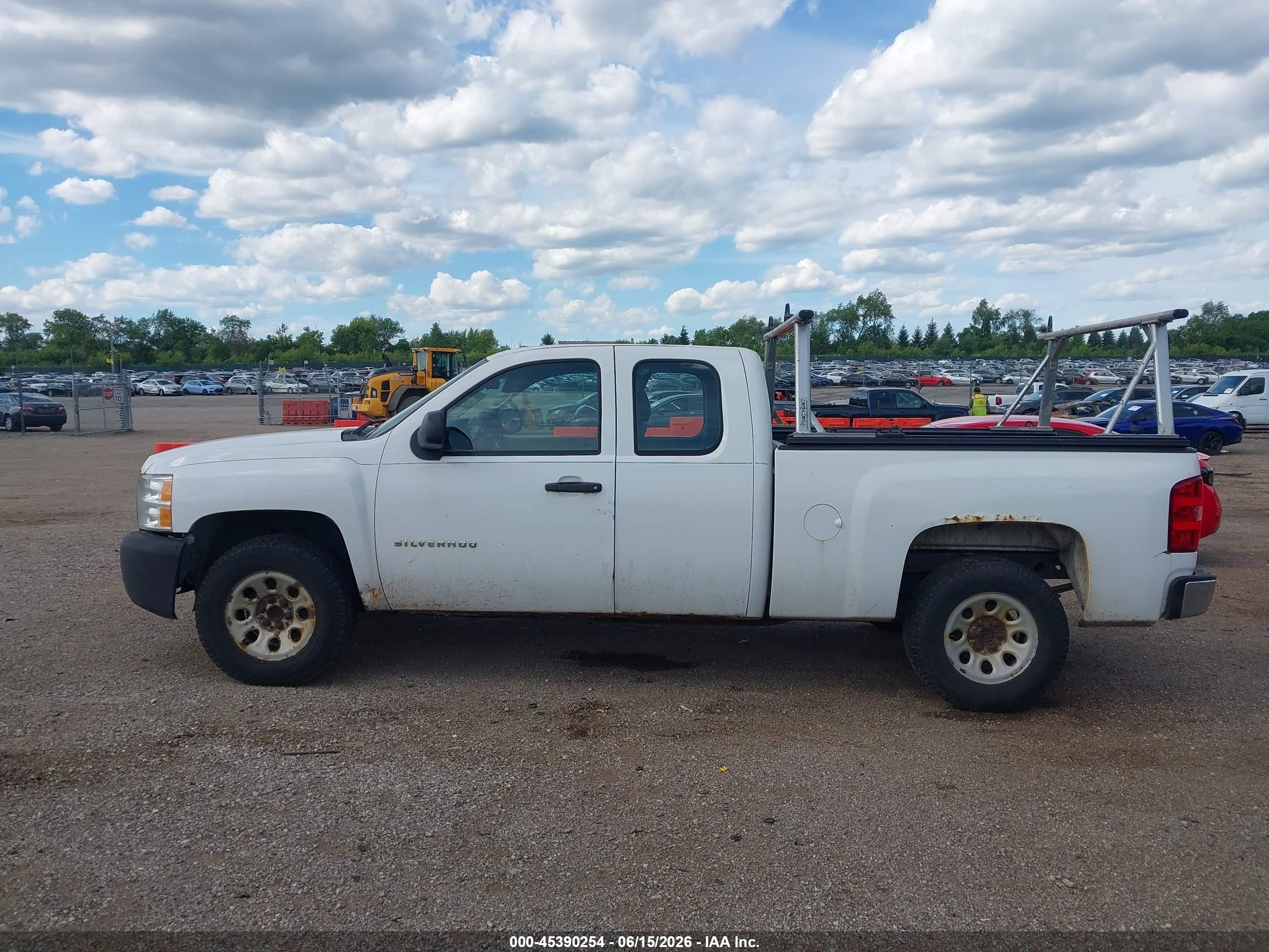 2013 Chevrolet Silverado 1500 Work Truck White vin: 1GCRCPEX9DZ149487