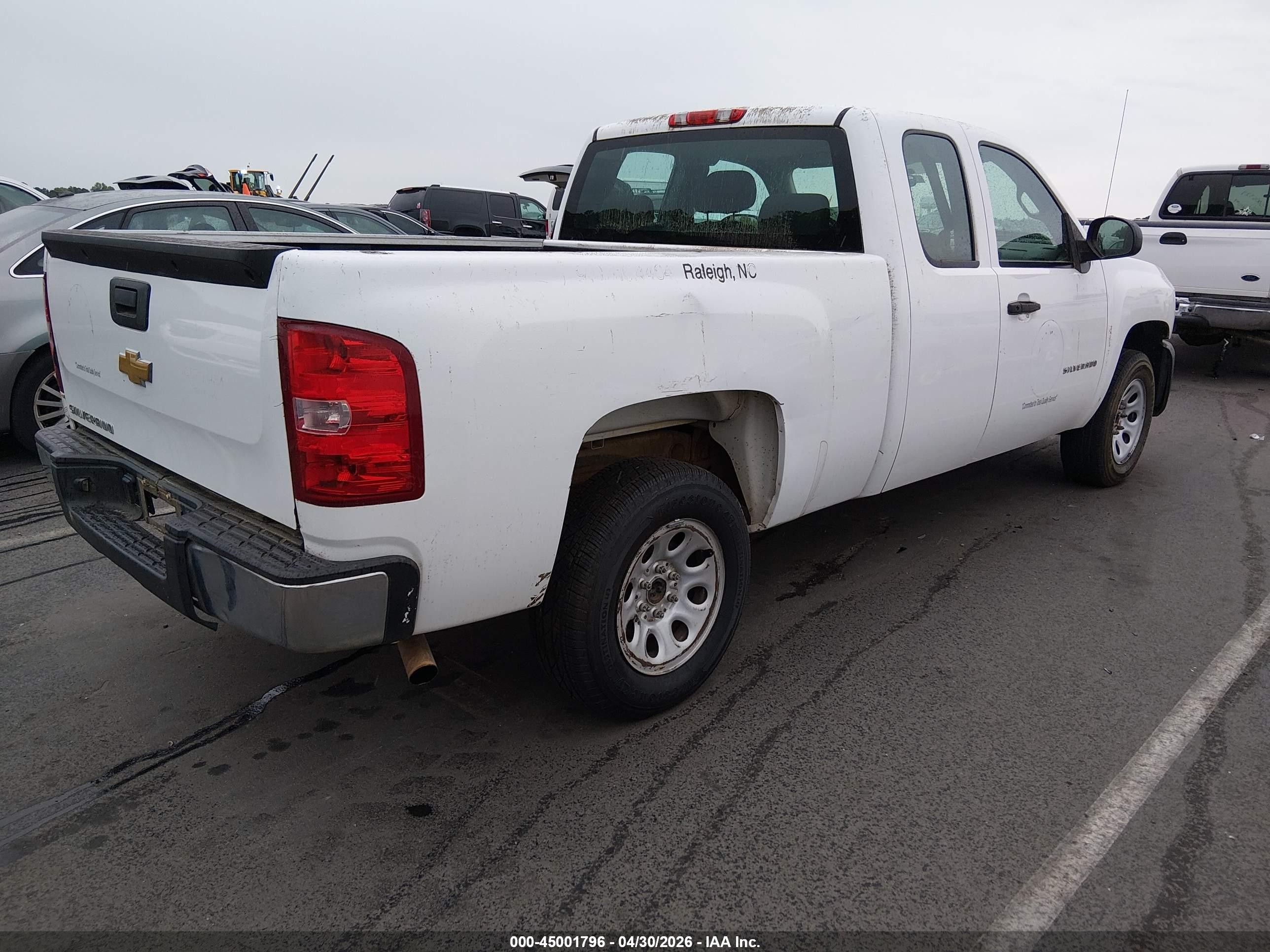 2013 Chevrolet Silverado 1500 Work Truck White vin: 1GCRCPEXXDZ147344