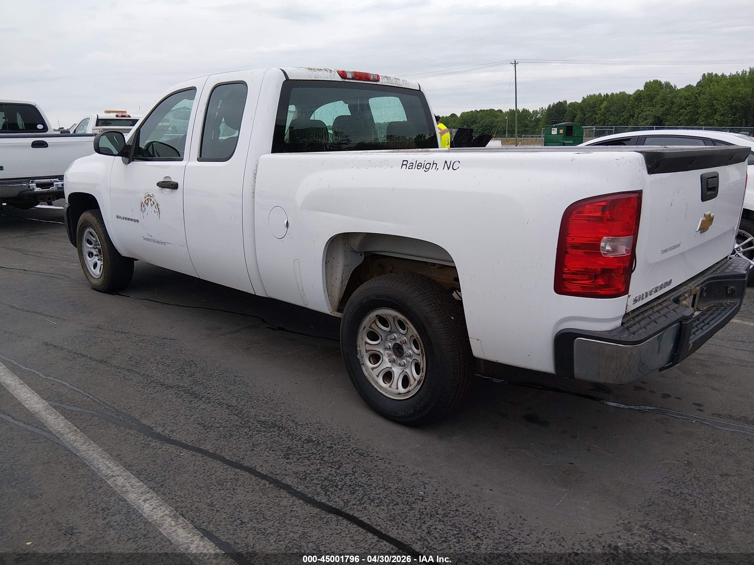 2013 Chevrolet Silverado 1500 Work Truck White vin: 1GCRCPEXXDZ147344
