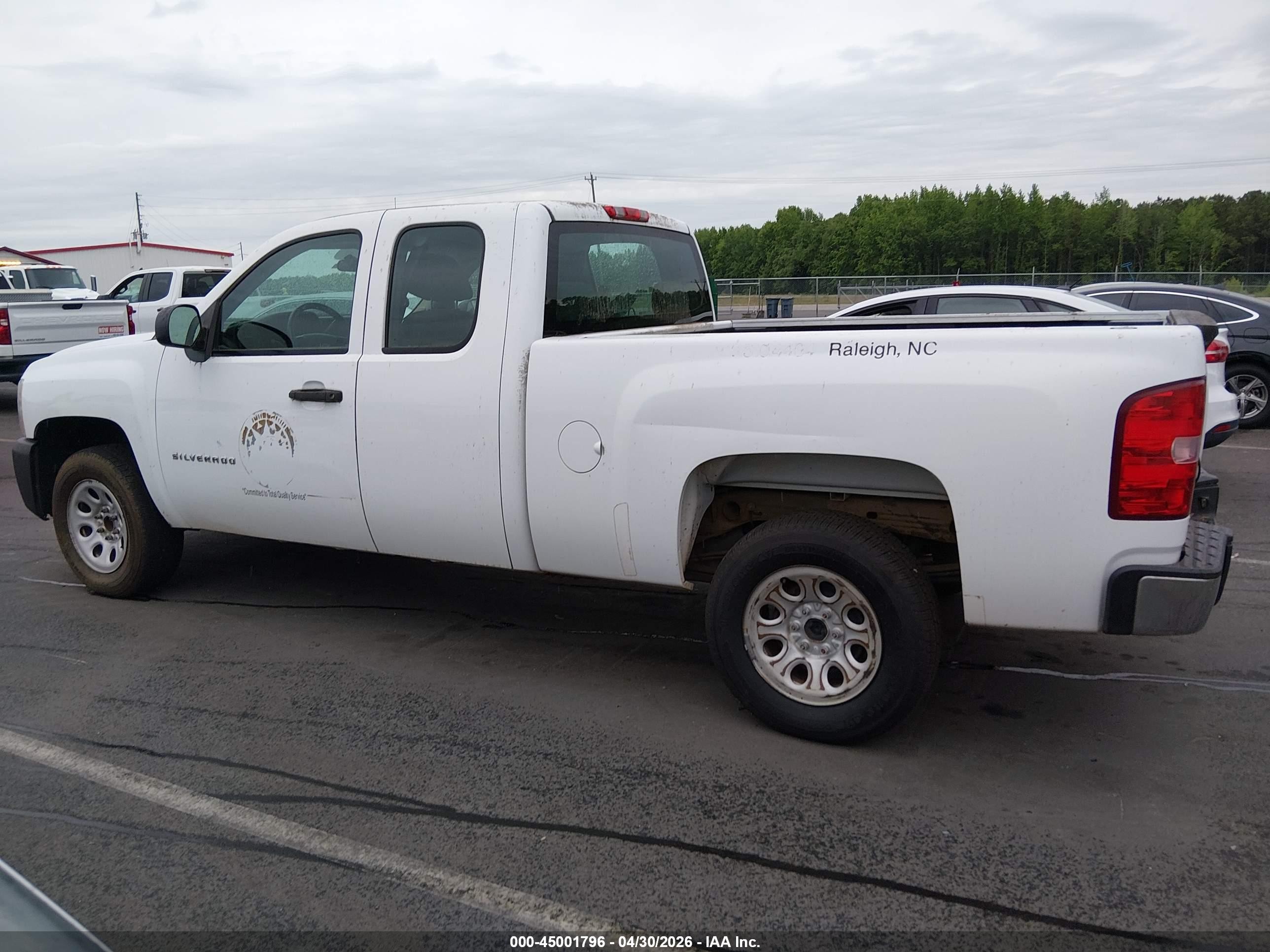 2013 Chevrolet Silverado 1500 Work Truck White vin: 1GCRCPEXXDZ147344