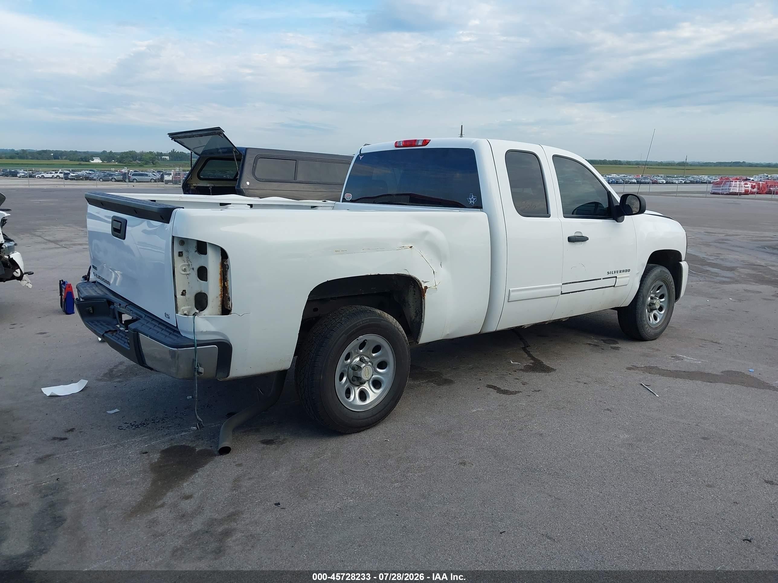 2011 Chevrolet Silverado 1500 Ls White vin: 1GCRCREA5BZ320658