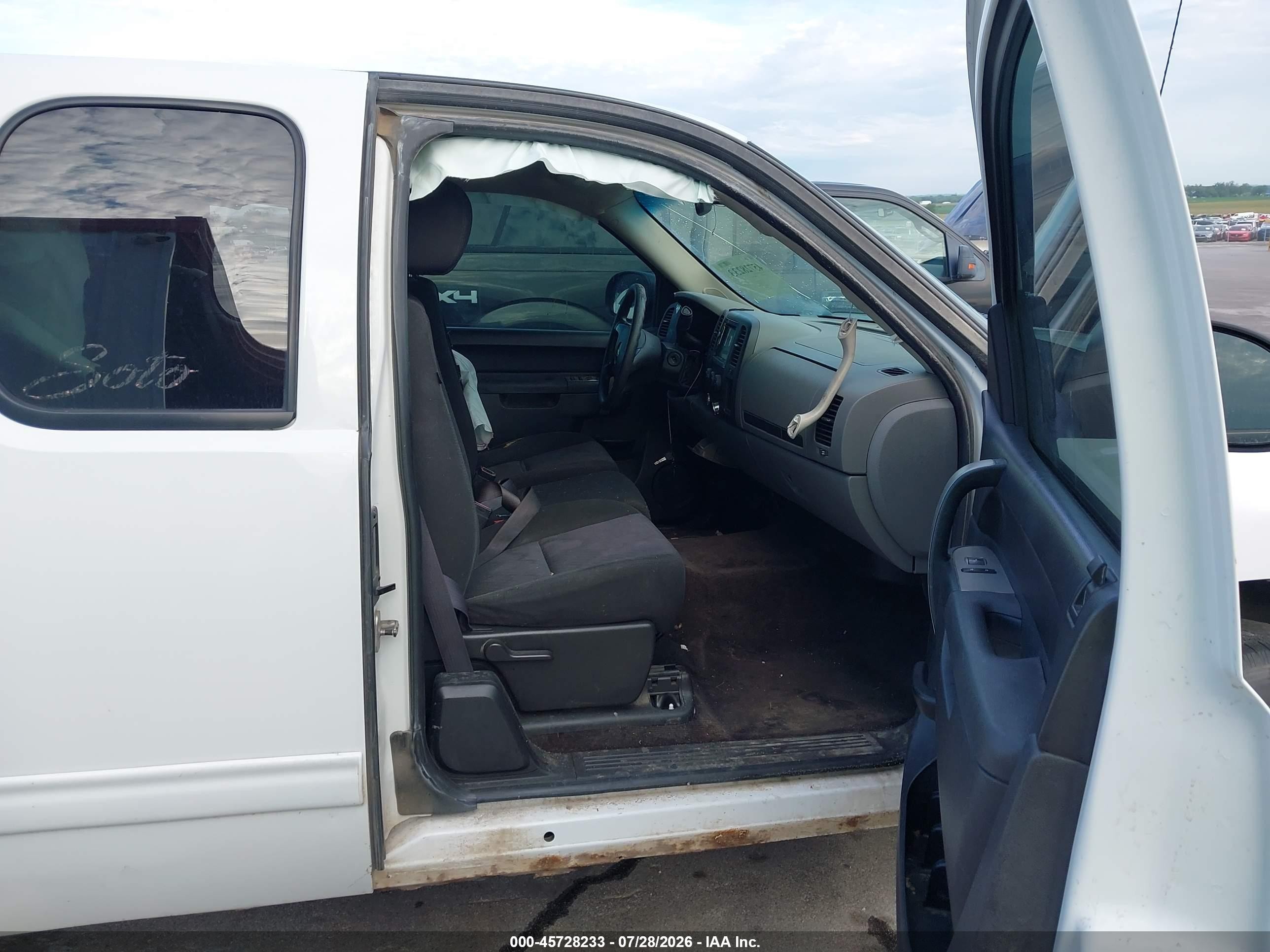 2011 Chevrolet Silverado 1500 Ls White vin: 1GCRCREA5BZ320658