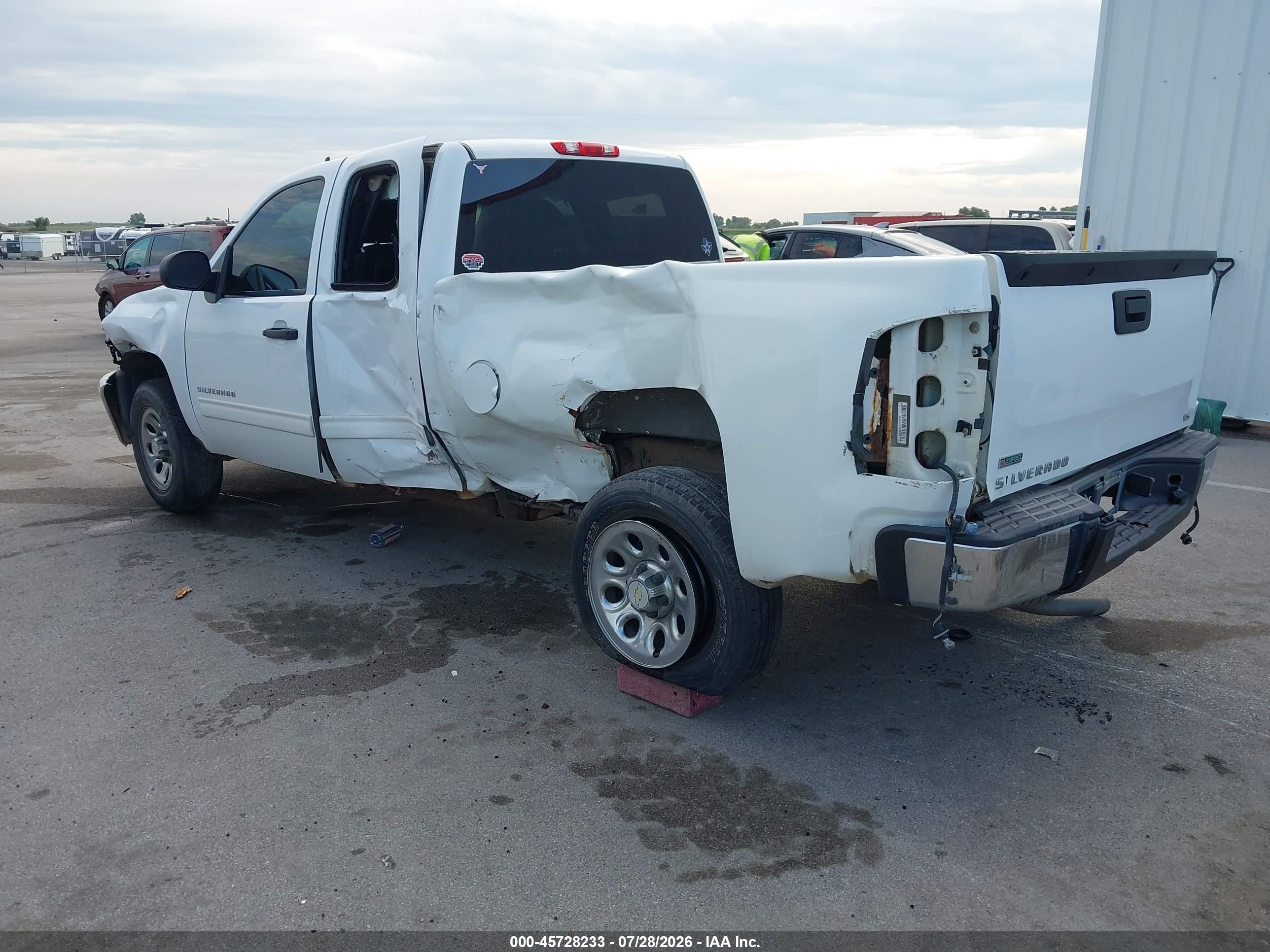 2011 Chevrolet Silverado 1500 Ls White vin: 1GCRCREA5BZ320658