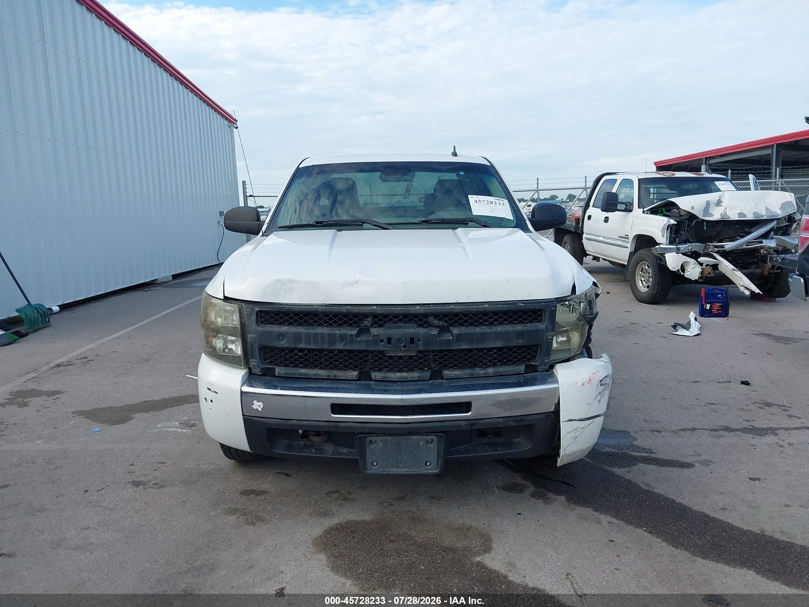 2011 Chevrolet Silverado 1500 Ls White vin: 1GCRCREA5BZ320658