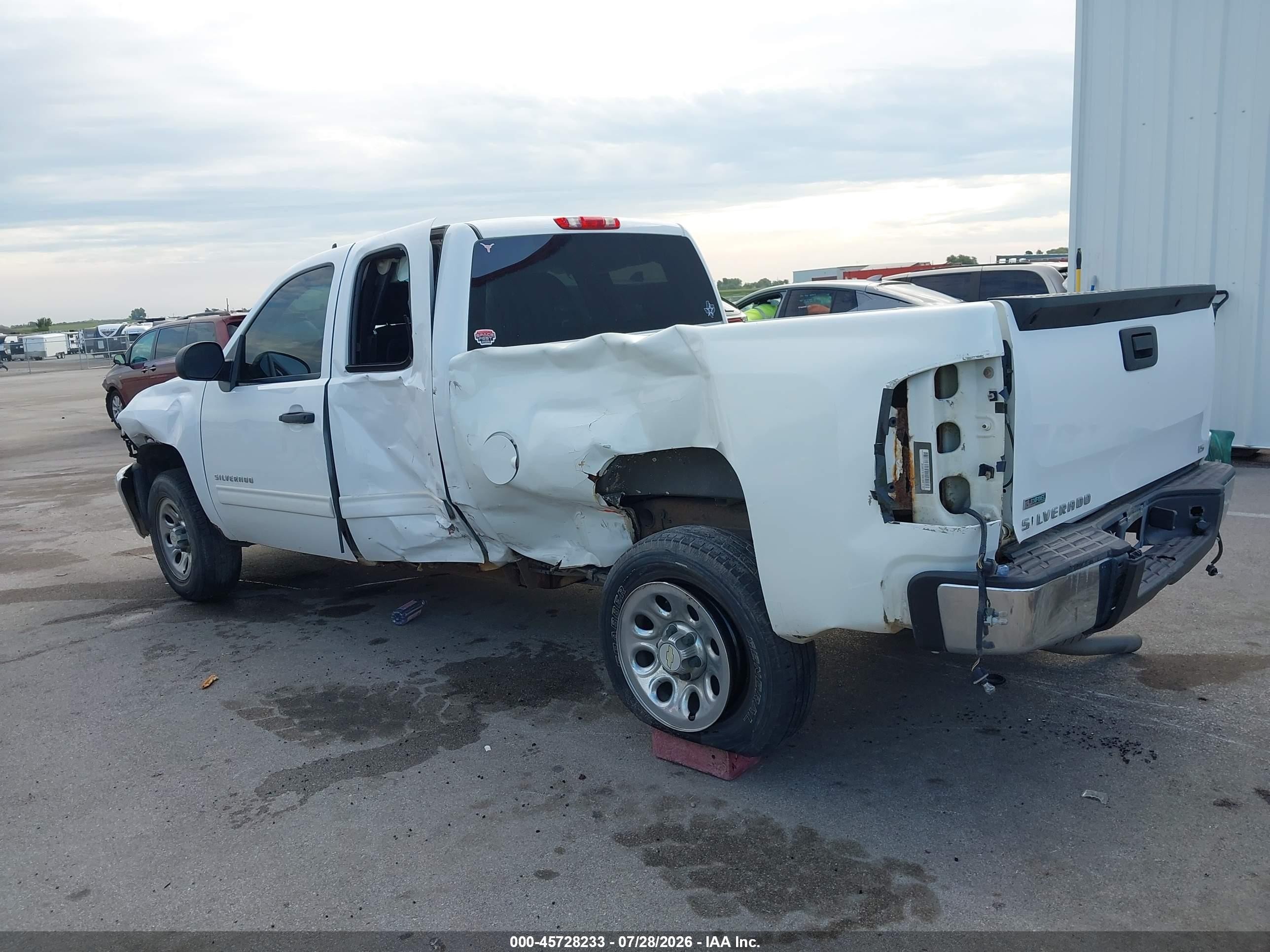 2011 Chevrolet Silverado 1500 Ls White vin: 1GCRCREA5BZ320658