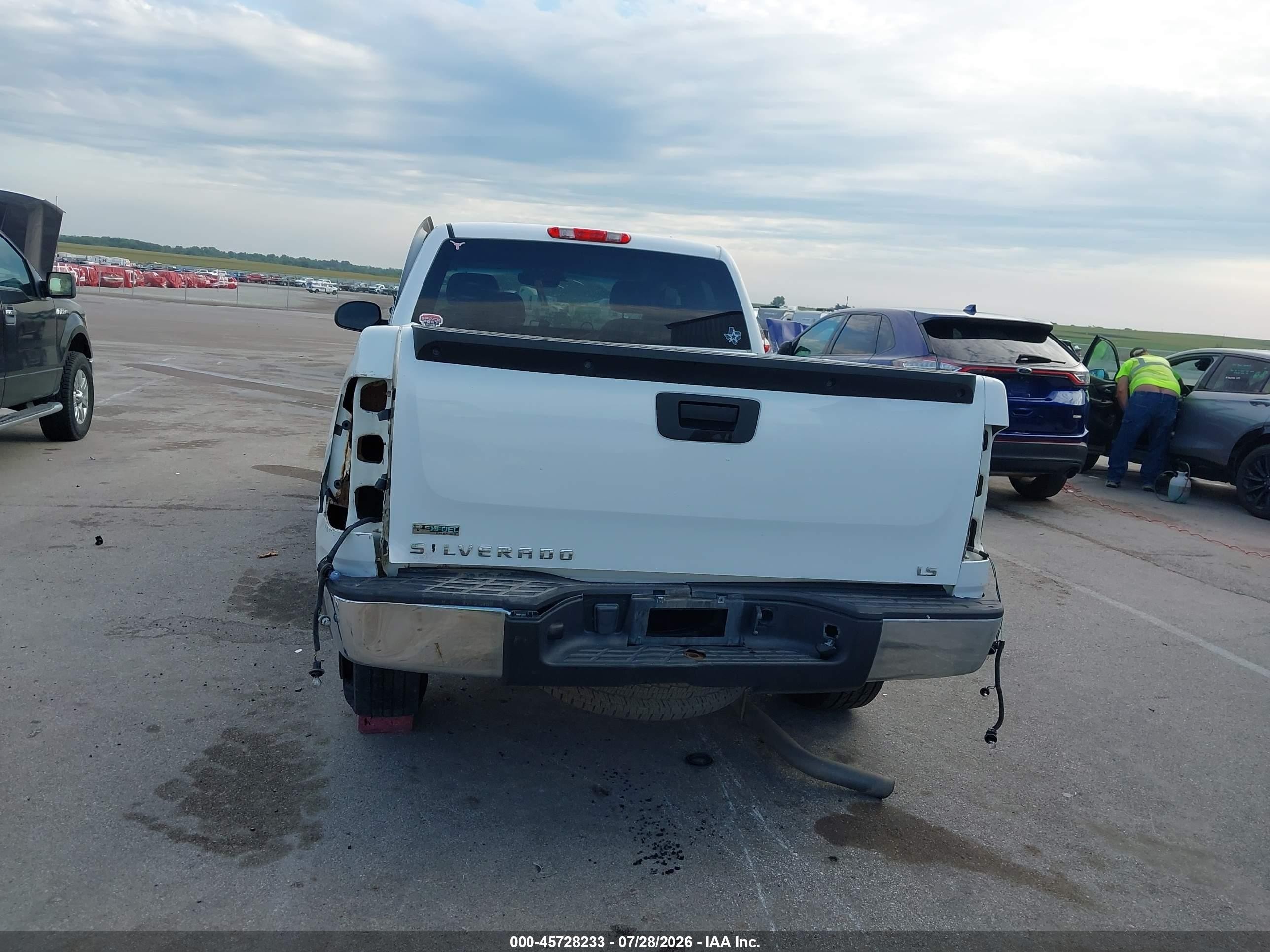 2011 Chevrolet Silverado 1500 Ls White vin: 1GCRCREA5BZ320658