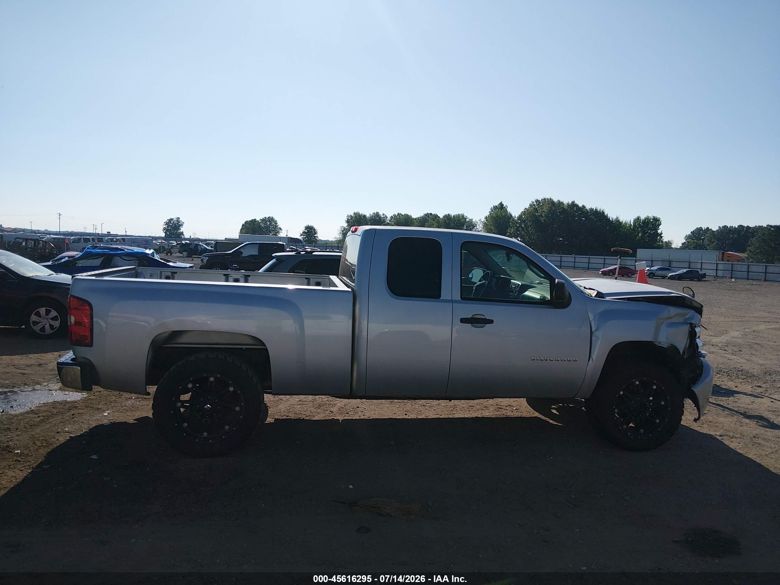 2011 Chevrolet Silverado 1500 Ls Silver vin: 1GCRCREA5BZ428102