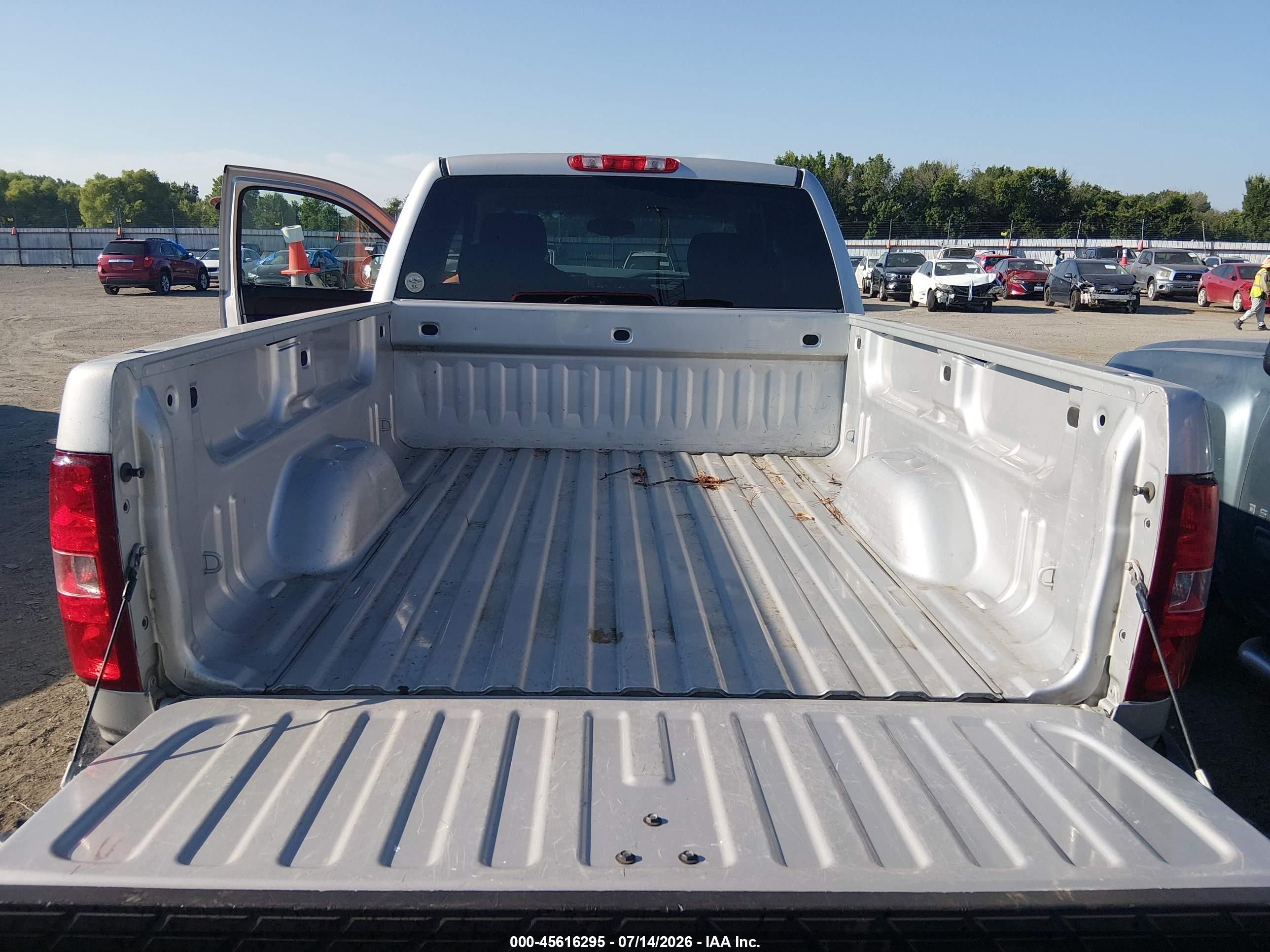 2011 Chevrolet Silverado 1500 Ls Silver vin: 1GCRCREA5BZ428102