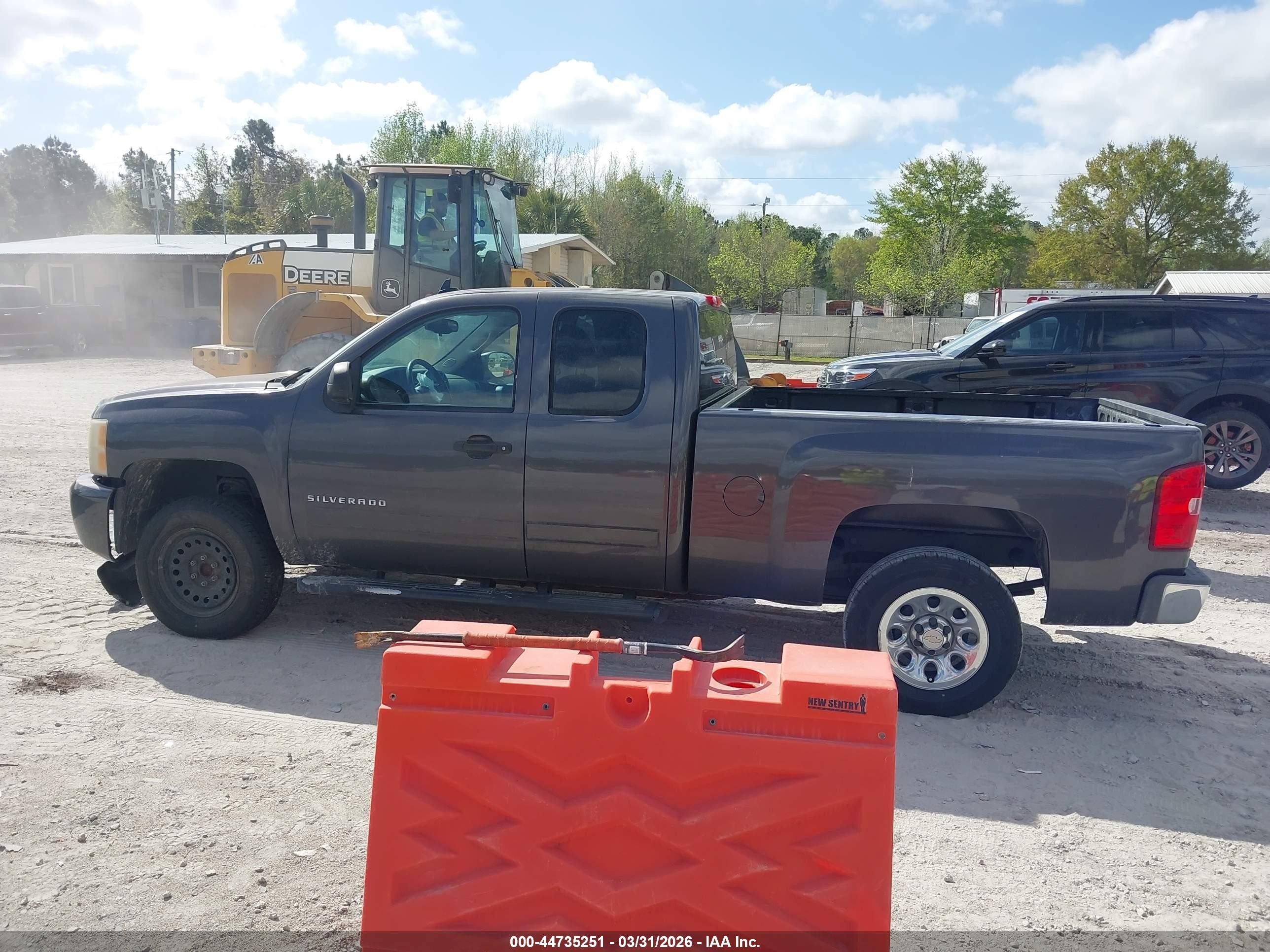 2011 Chevrolet Silverado 1500 Ls Серый vin: 1GCRCREA6BZ282681