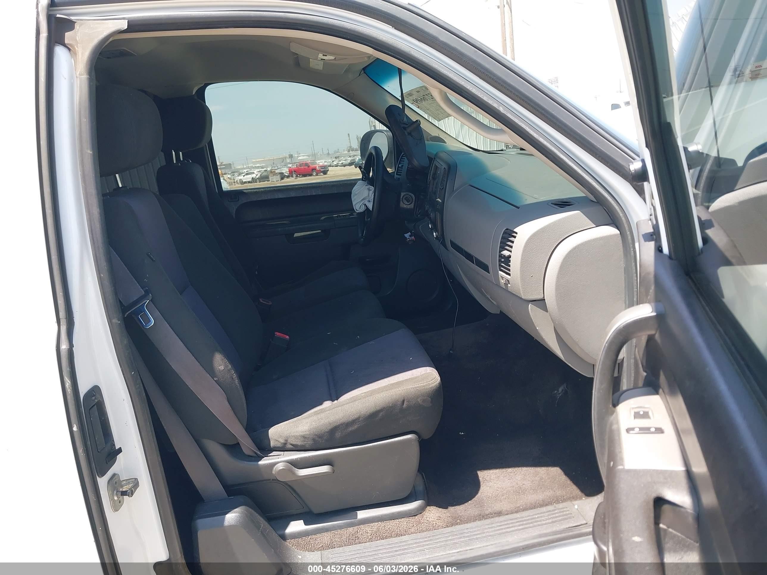 2011 Chevrolet Silverado 1500 Ls White vin: 1GCRCREA8BZ177365