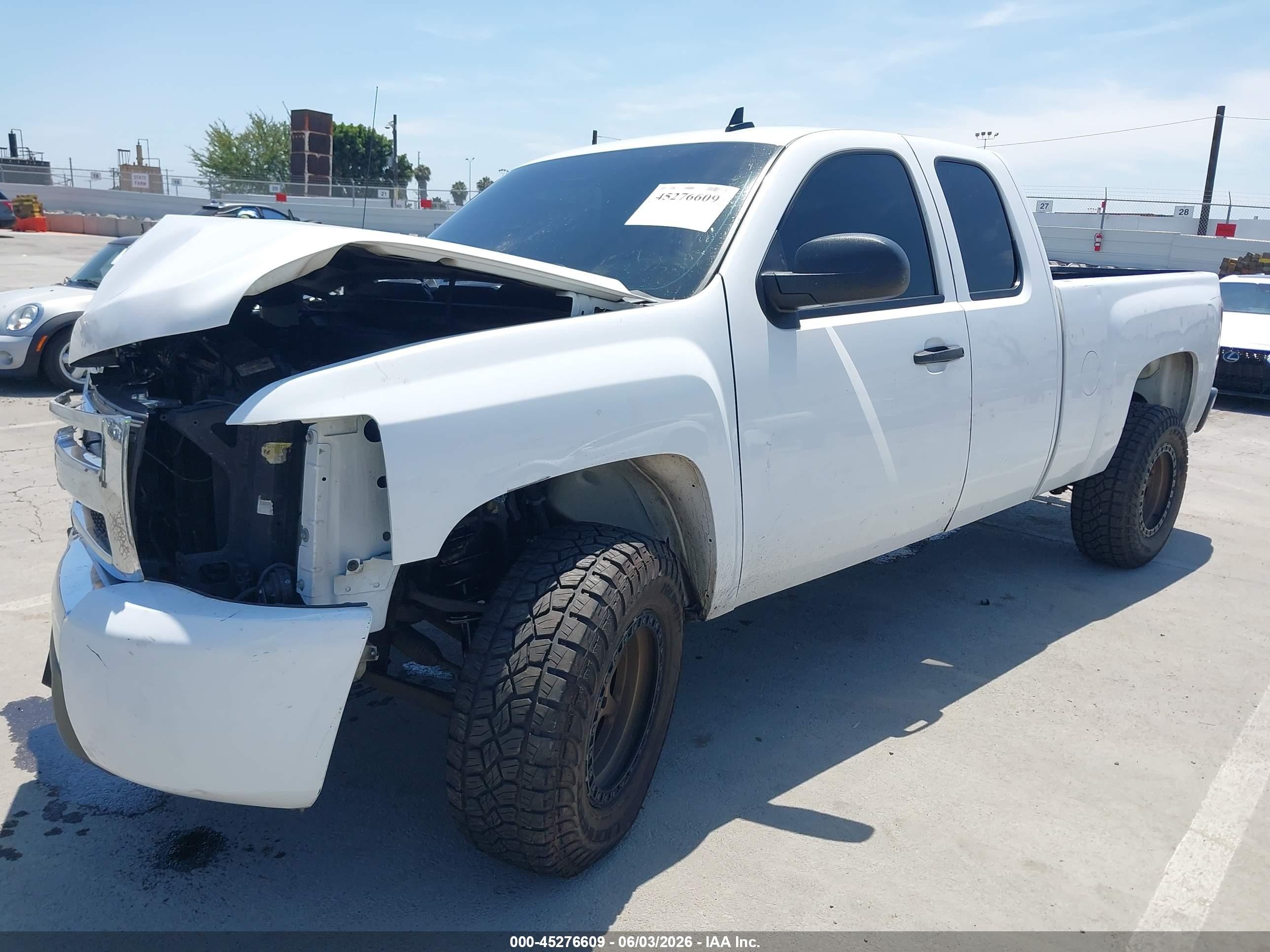 2011 Chevrolet Silverado 1500 Ls White vin: 1GCRCREA8BZ177365