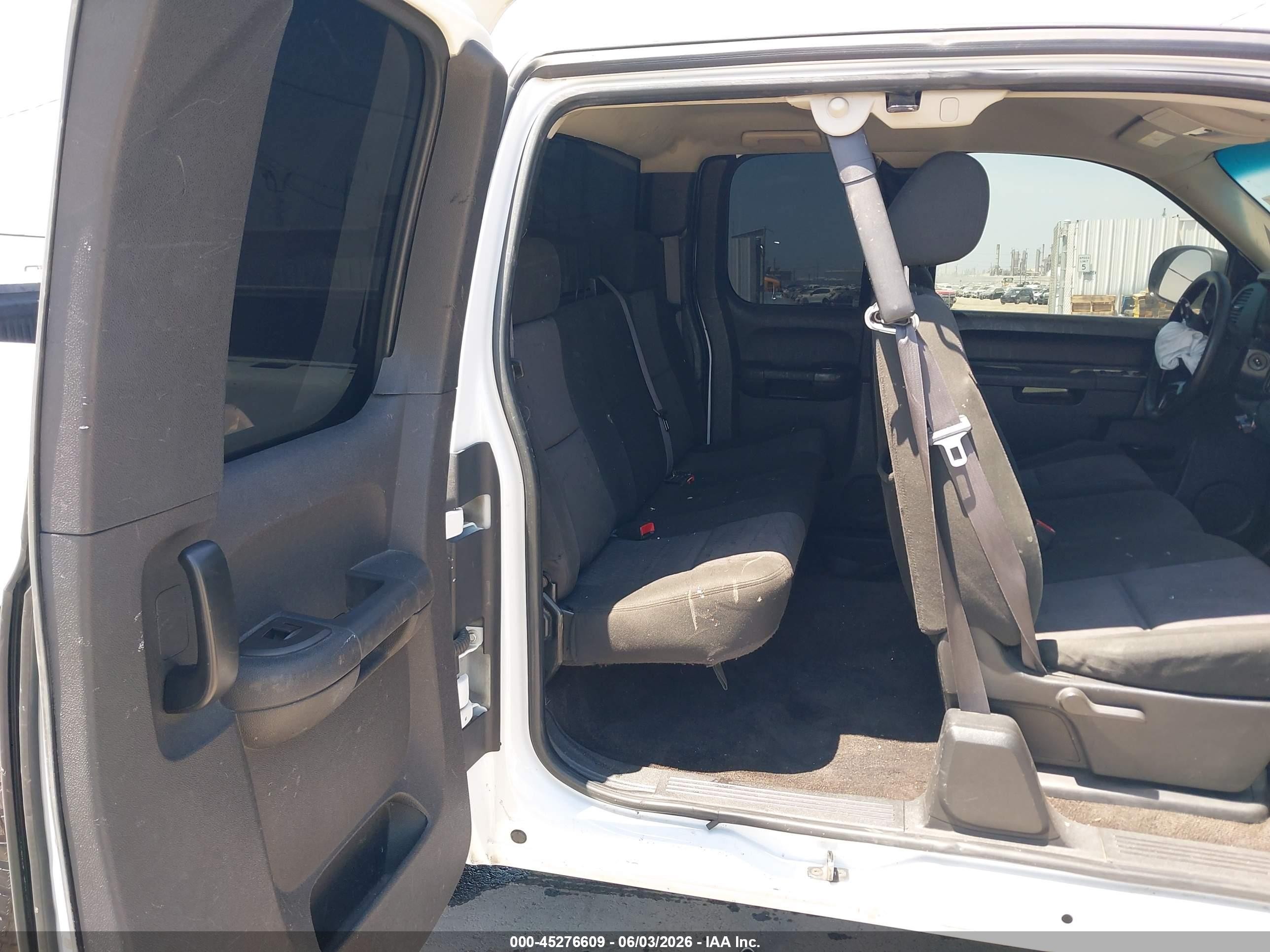 2011 Chevrolet Silverado 1500 Ls White vin: 1GCRCREA8BZ177365