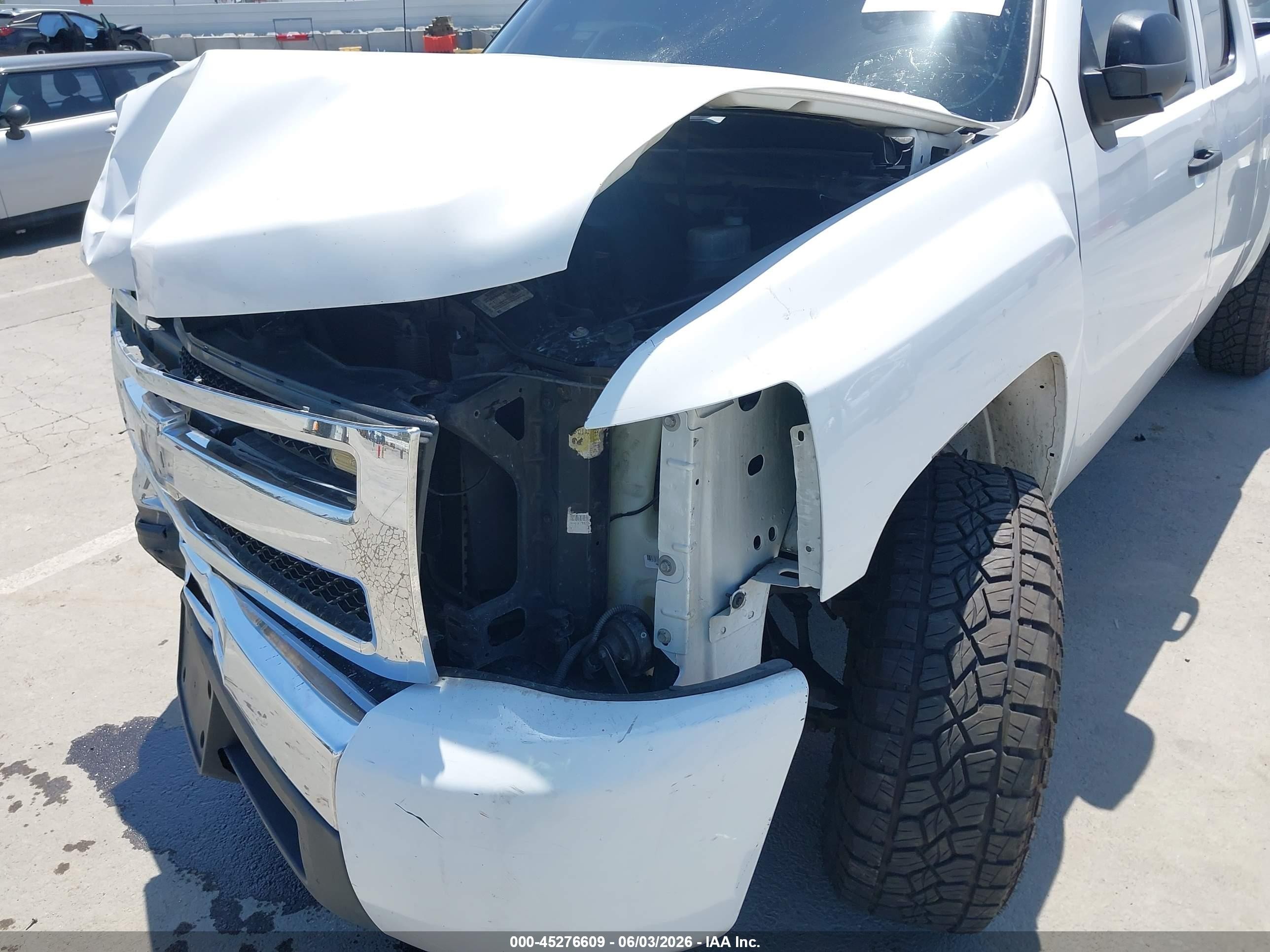 2011 Chevrolet Silverado 1500 Ls White vin: 1GCRCREA8BZ177365