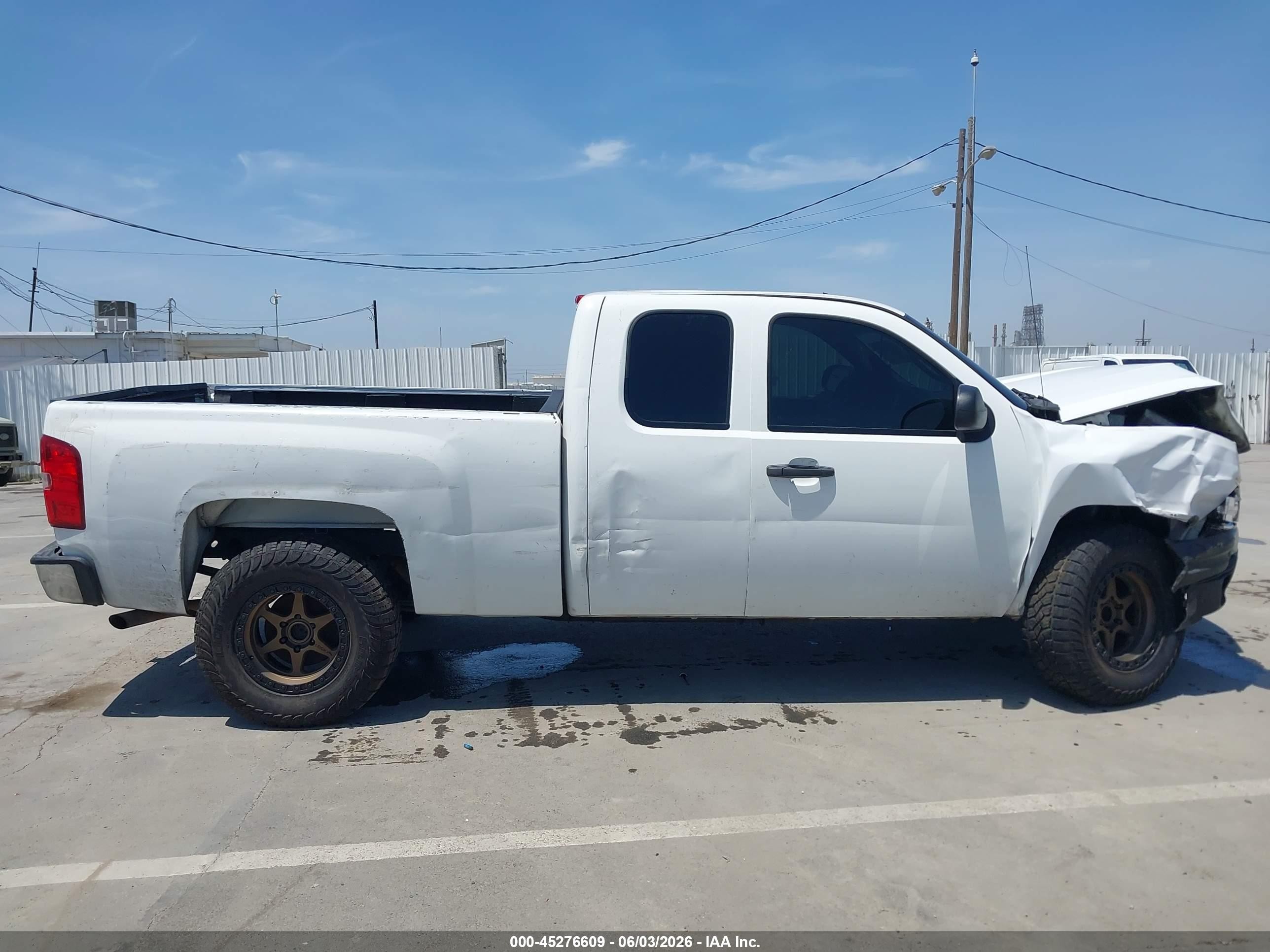 2011 Chevrolet Silverado 1500 Ls White vin: 1GCRCREA8BZ177365