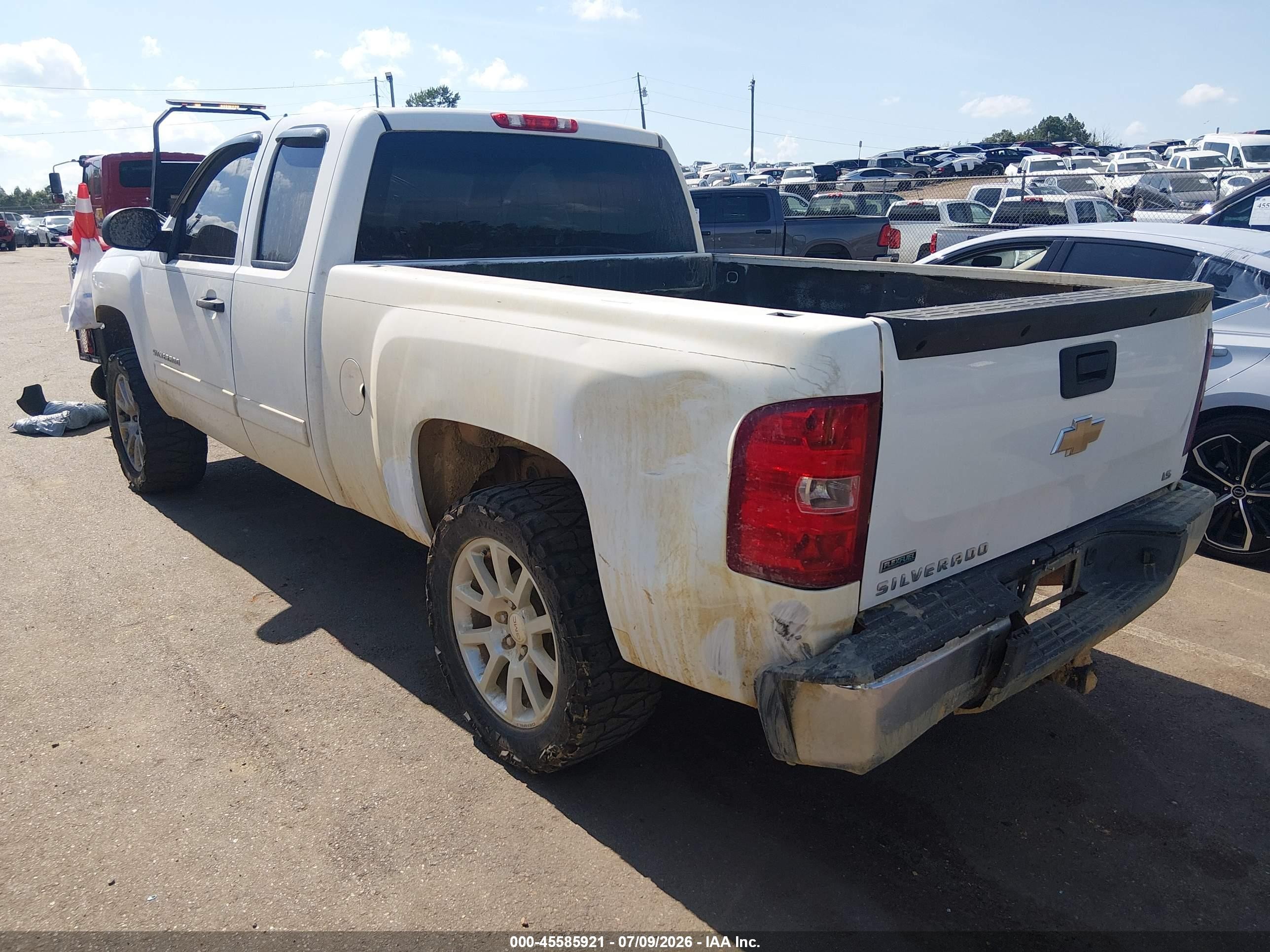 2011 Chevrolet Silverado 1500 Ls White vin: 1GCRCREA9BZ432606