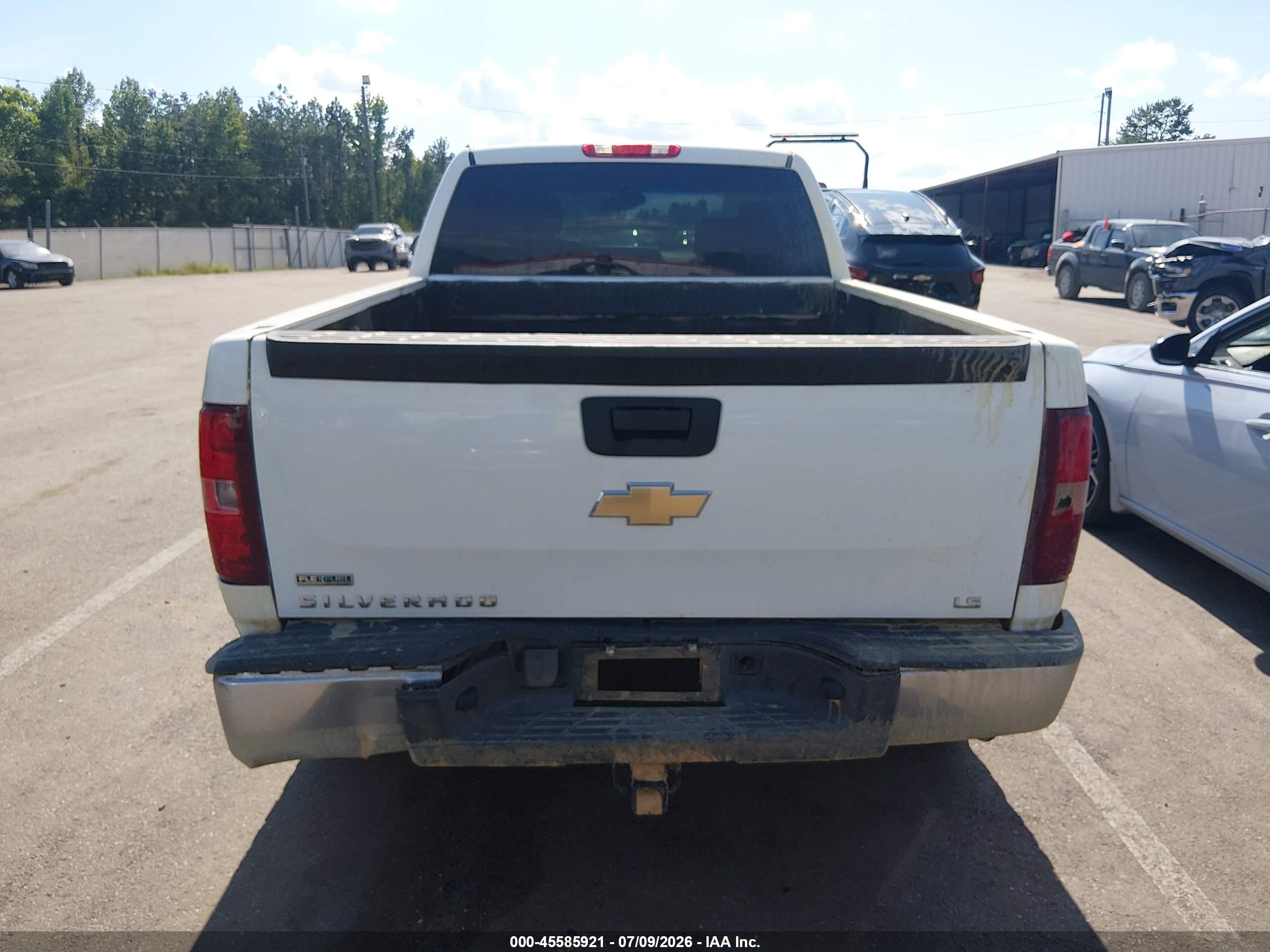 2011 Chevrolet Silverado 1500 Ls White vin: 1GCRCREA9BZ432606