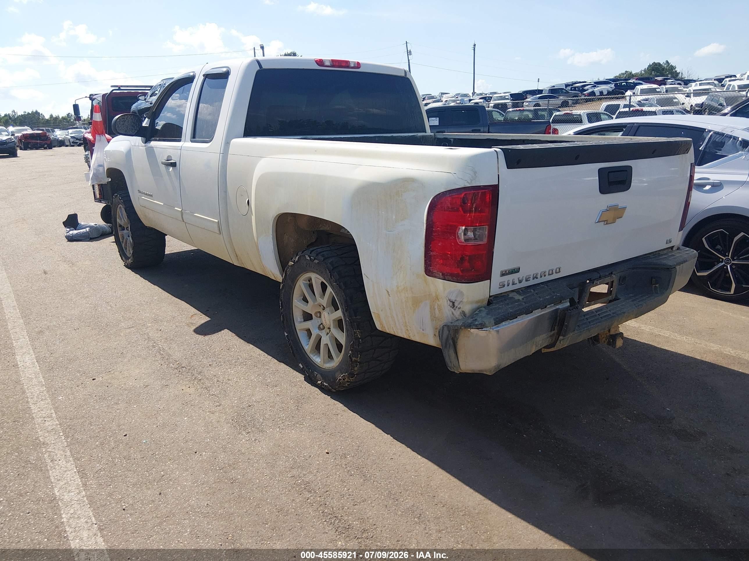 2011 Chevrolet Silverado 1500 Ls White vin: 1GCRCREA9BZ432606