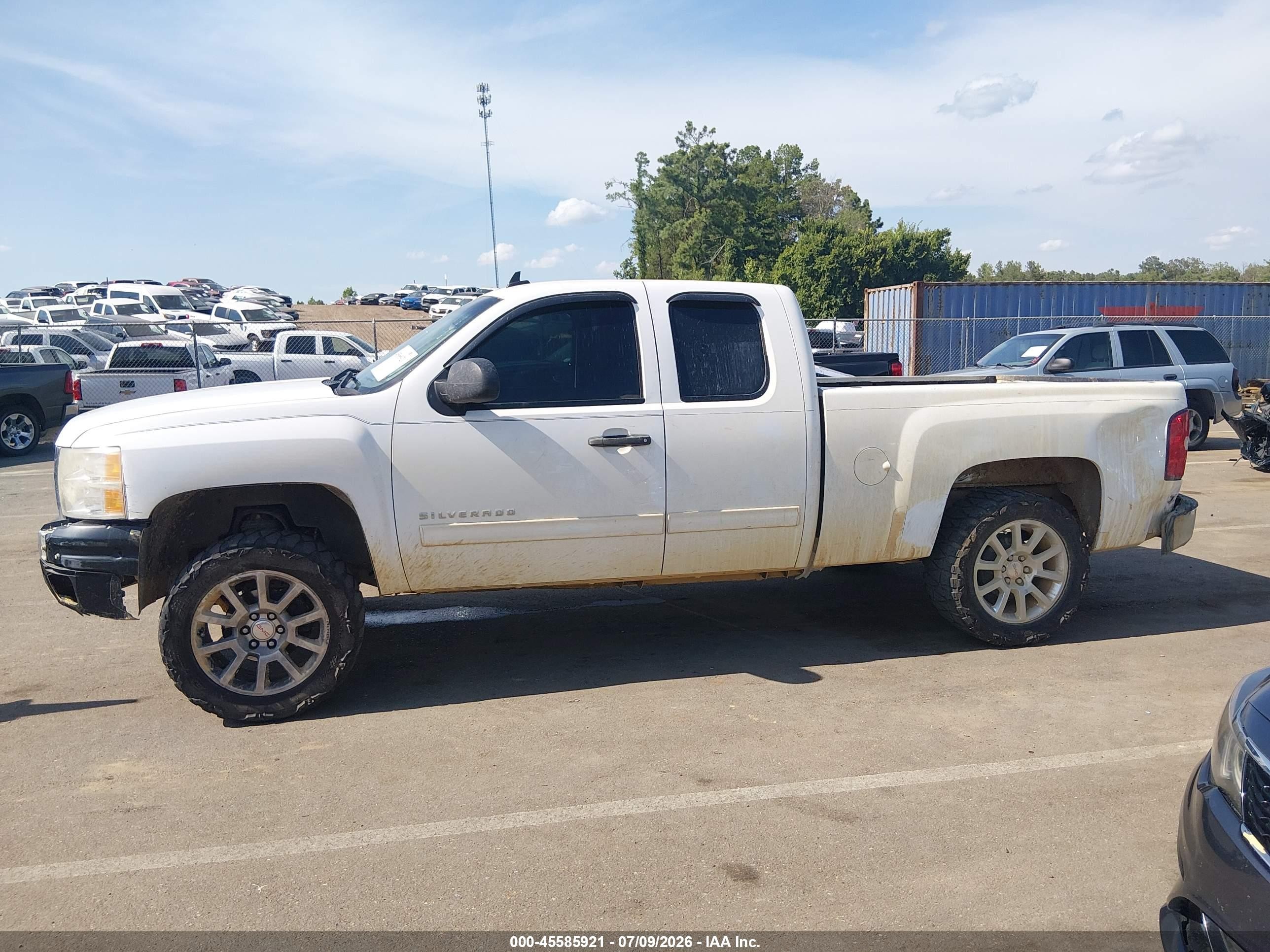 2011 Chevrolet Silverado 1500 Ls White vin: 1GCRCREA9BZ432606