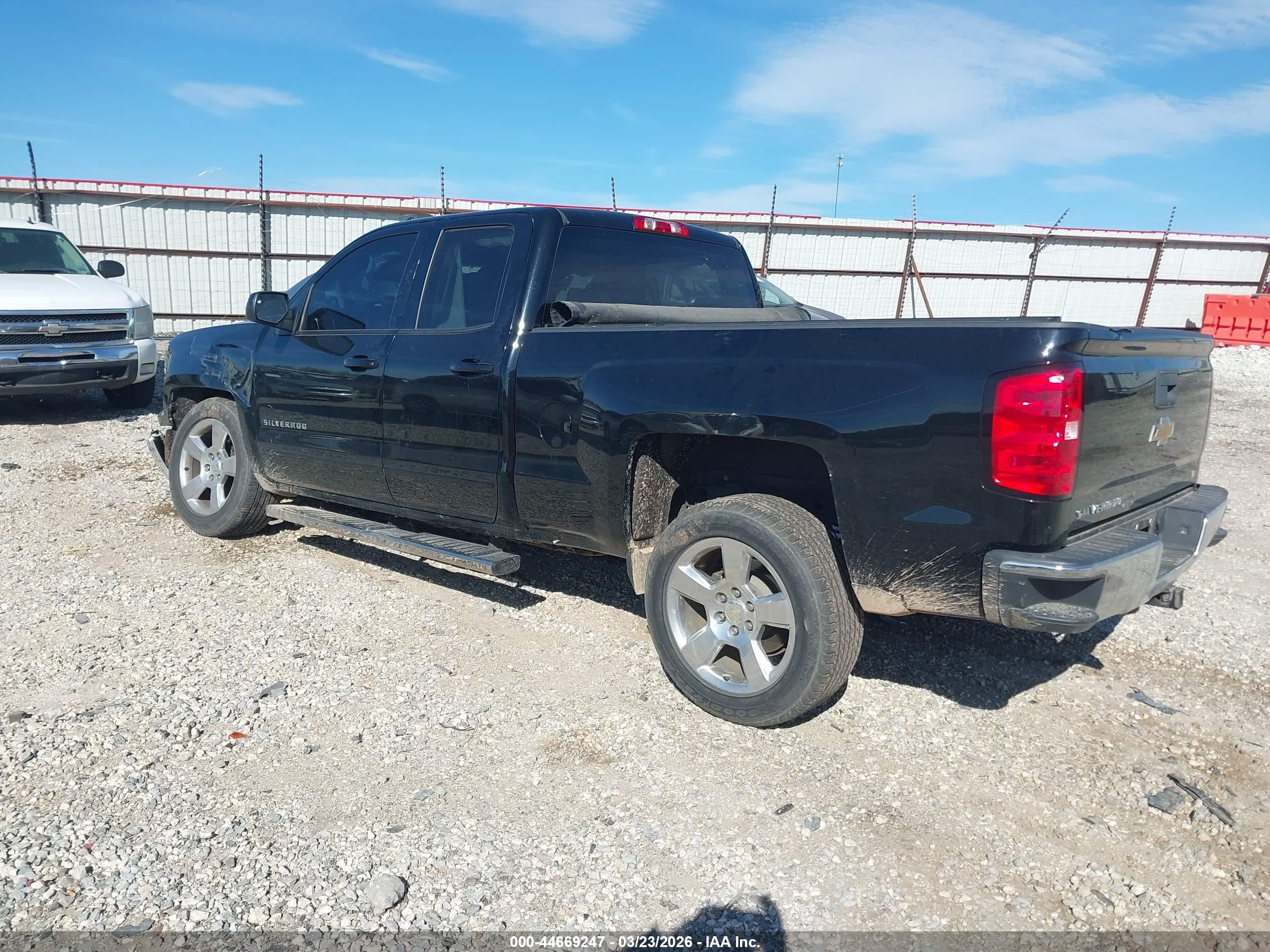 2015 Chevrolet Silverado 1500 1lt Black vin: 1GCRCREC0FZ230843