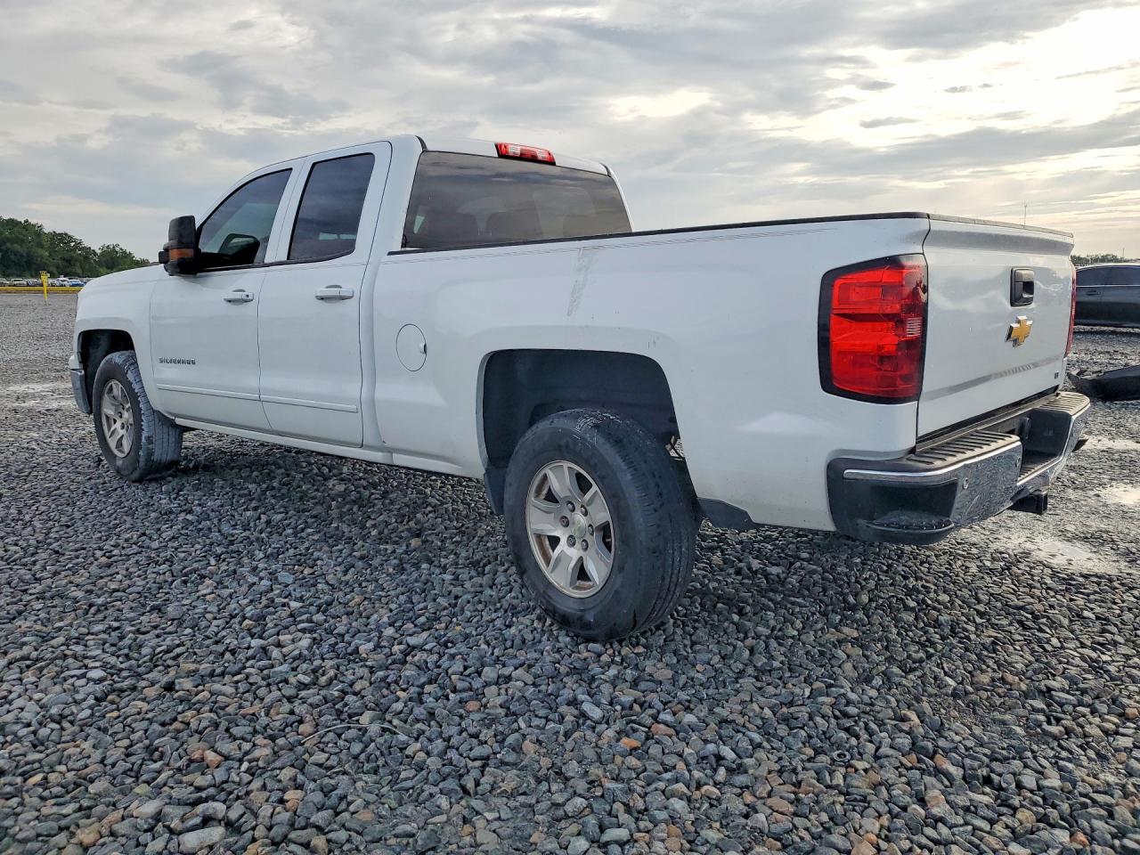 2015 Chevrolet Silverado C1500 Lt White vin: 1GCRCREC6FZ402857
