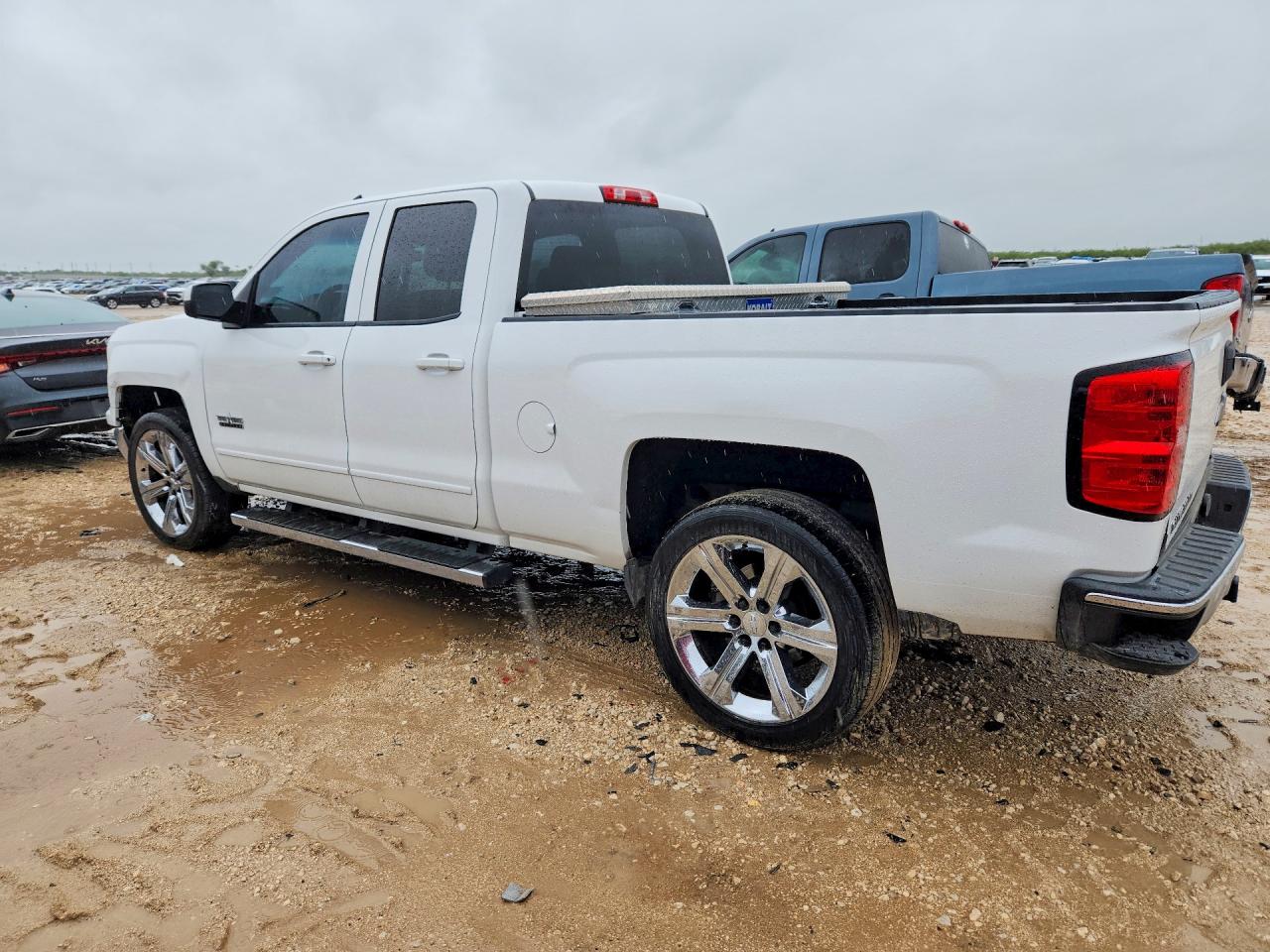 2015 Chevrolet Silverado C1500 Lt White vin: 1GCRCREC9FZ414307