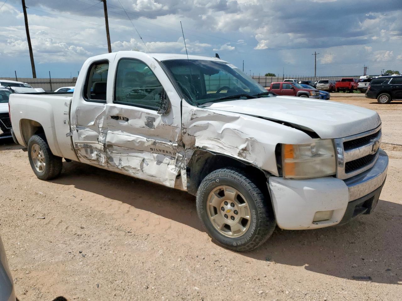 2011 Chevrolet Silverado C1500 Lt White vin: 1GCRCSE01BZ218630