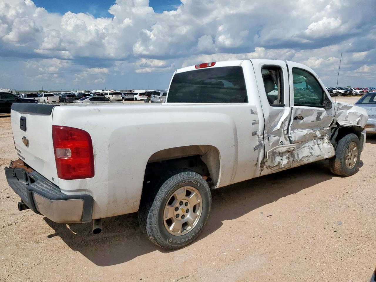 2011 Chevrolet Silverado C1500 Lt White vin: 1GCRCSE01BZ218630
