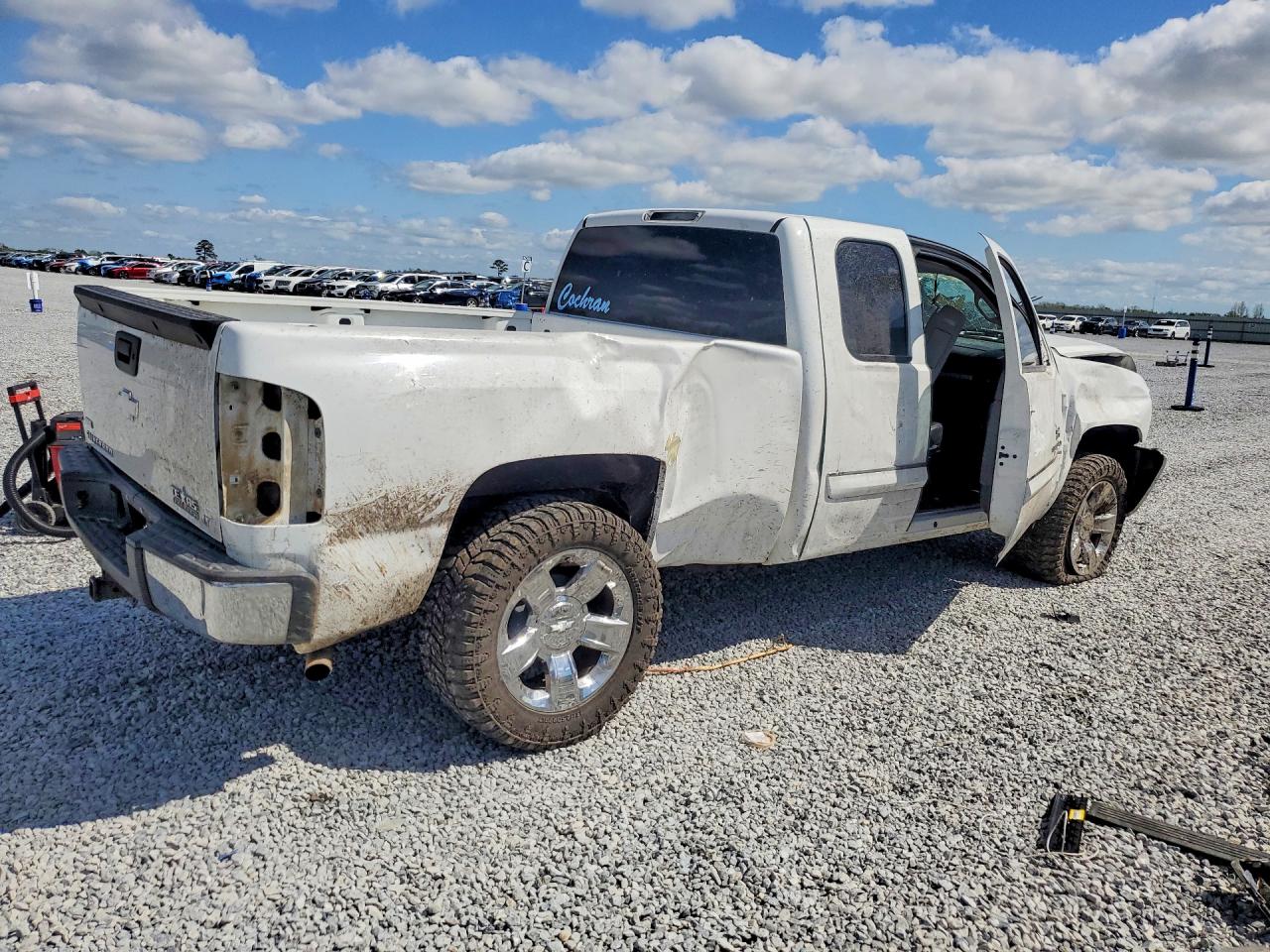 2011 Chevrolet Silverado C1500 Lt White vin: 1GCRCSE02BZ143114