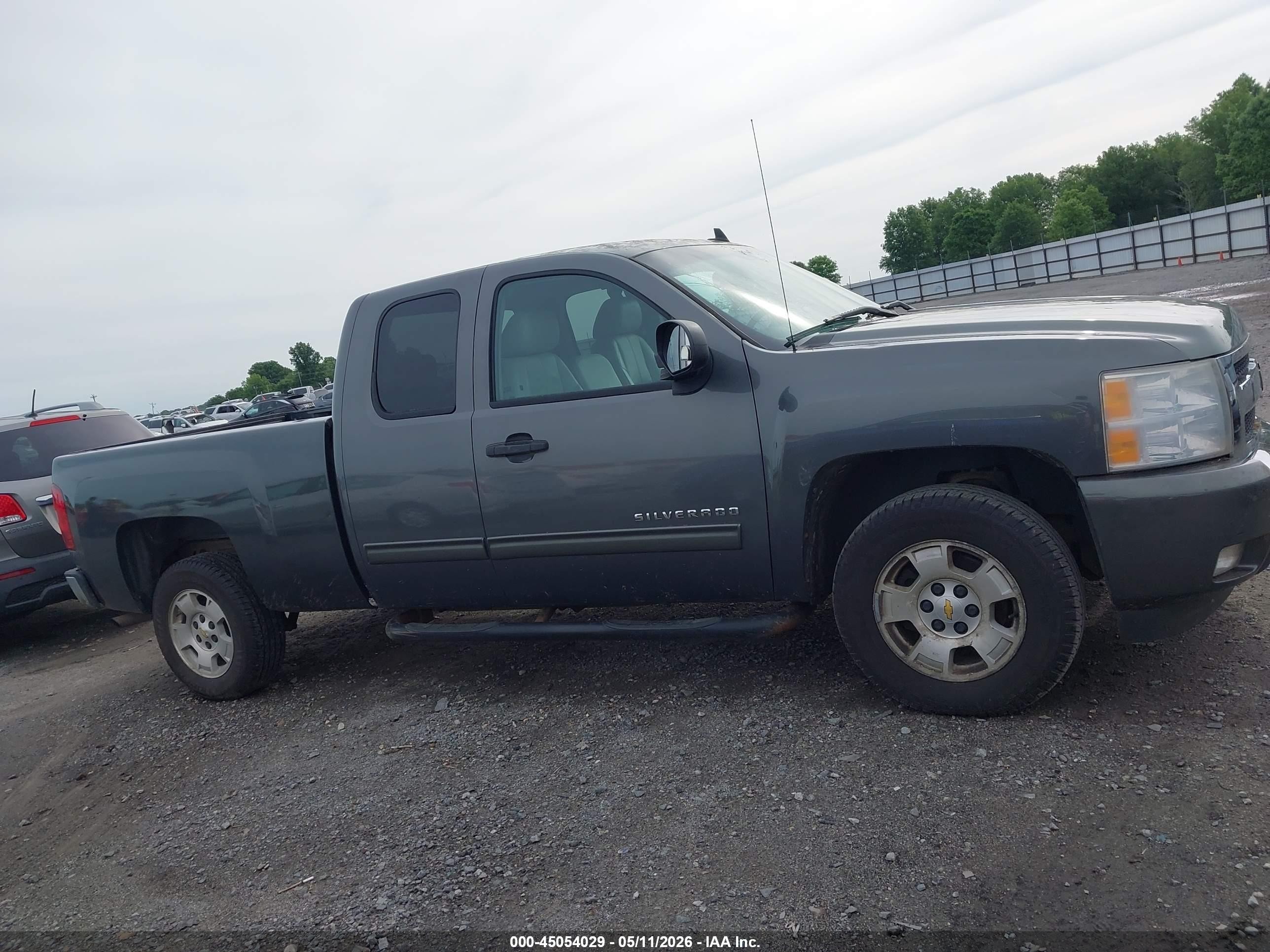 2011 Chevrolet Silverado 1500 Lt Серый vin: 1GCRCSE02BZ438102