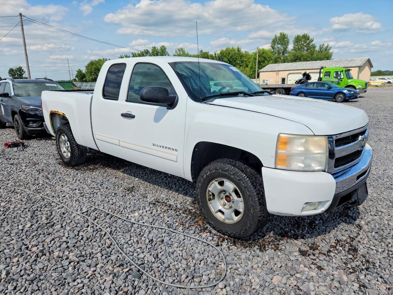 2011 Chevrolet Silverado C1500 Lt White vin: 1GCRCSE03BZ282524