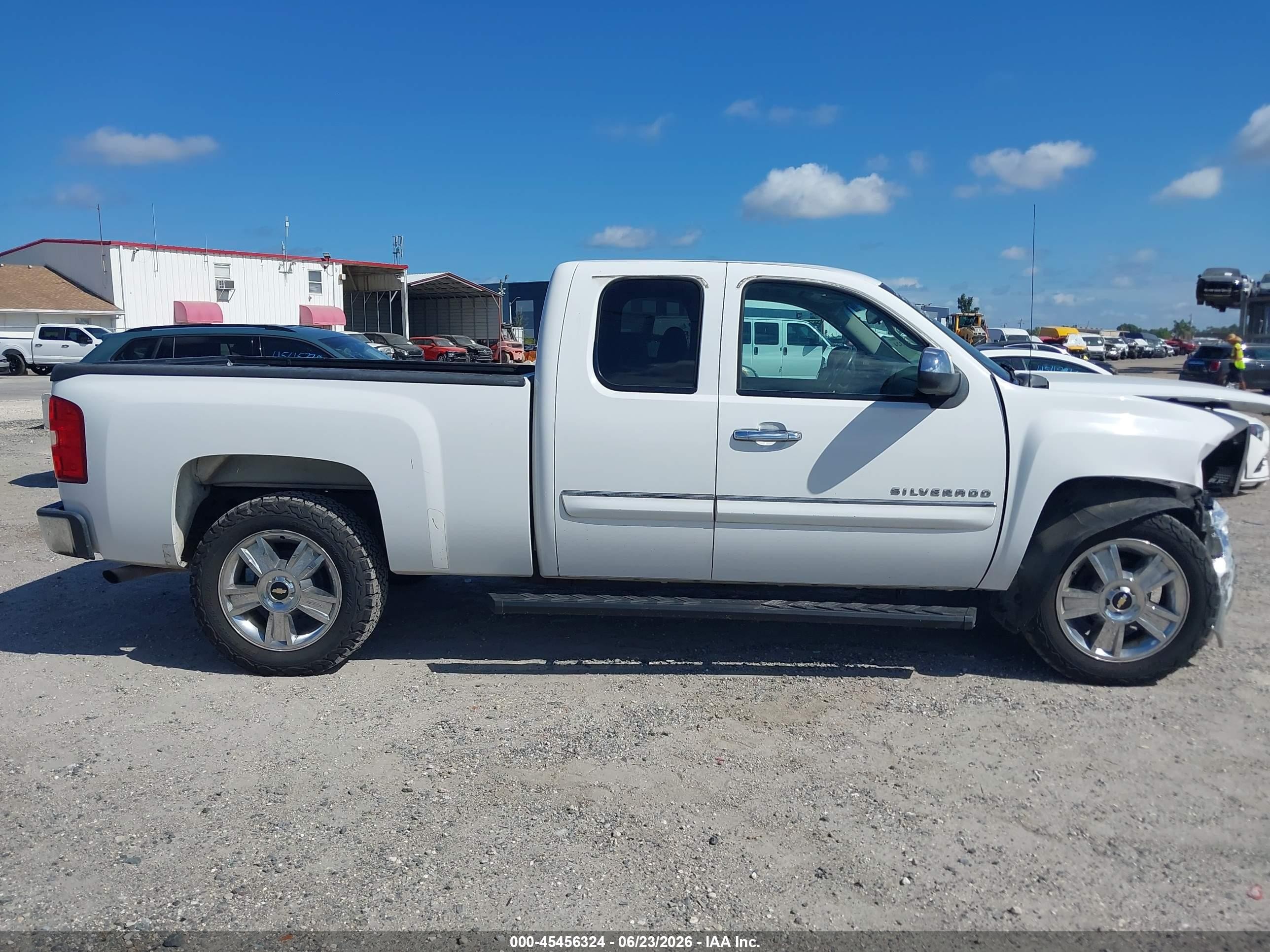 2013 Chevrolet Silverado 1500 Lt White vin: 1GCRCSE05DZ289509