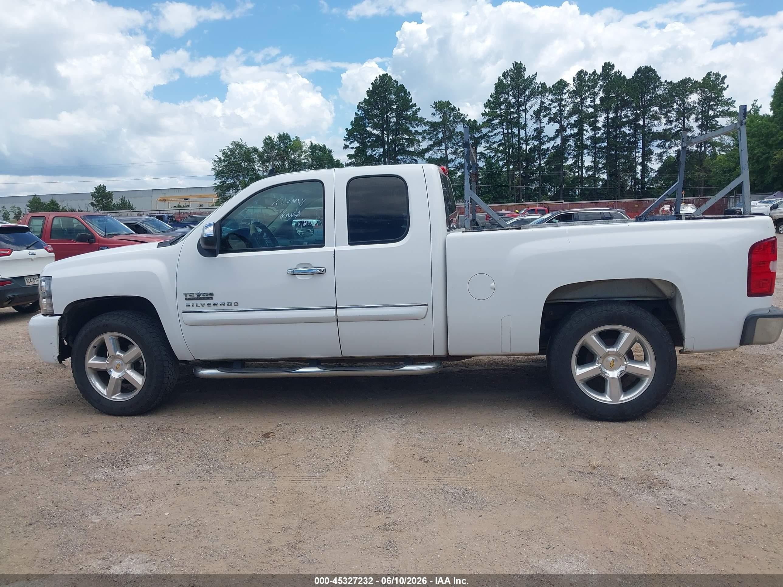 2011 Chevrolet Silverado 1500 Lt White vin: 1GCRCSE07BZ441609