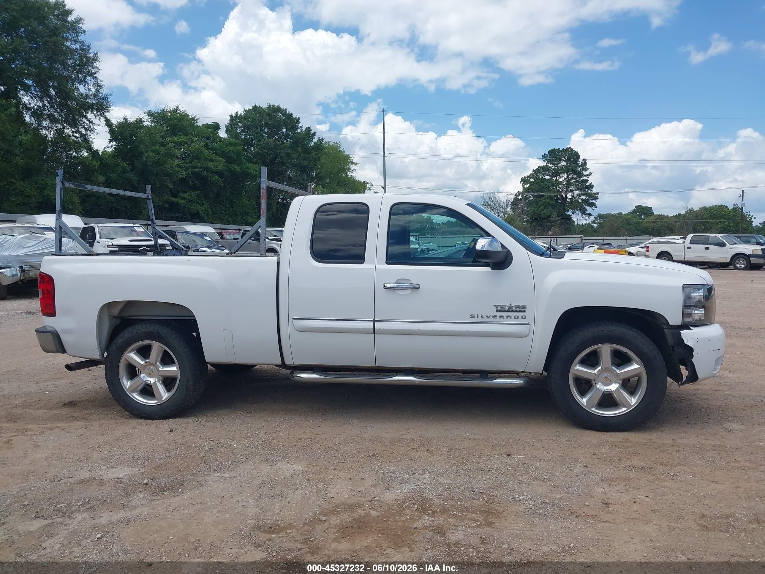 2011 Chevrolet Silverado 1500 Lt White vin: 1GCRCSE07BZ441609