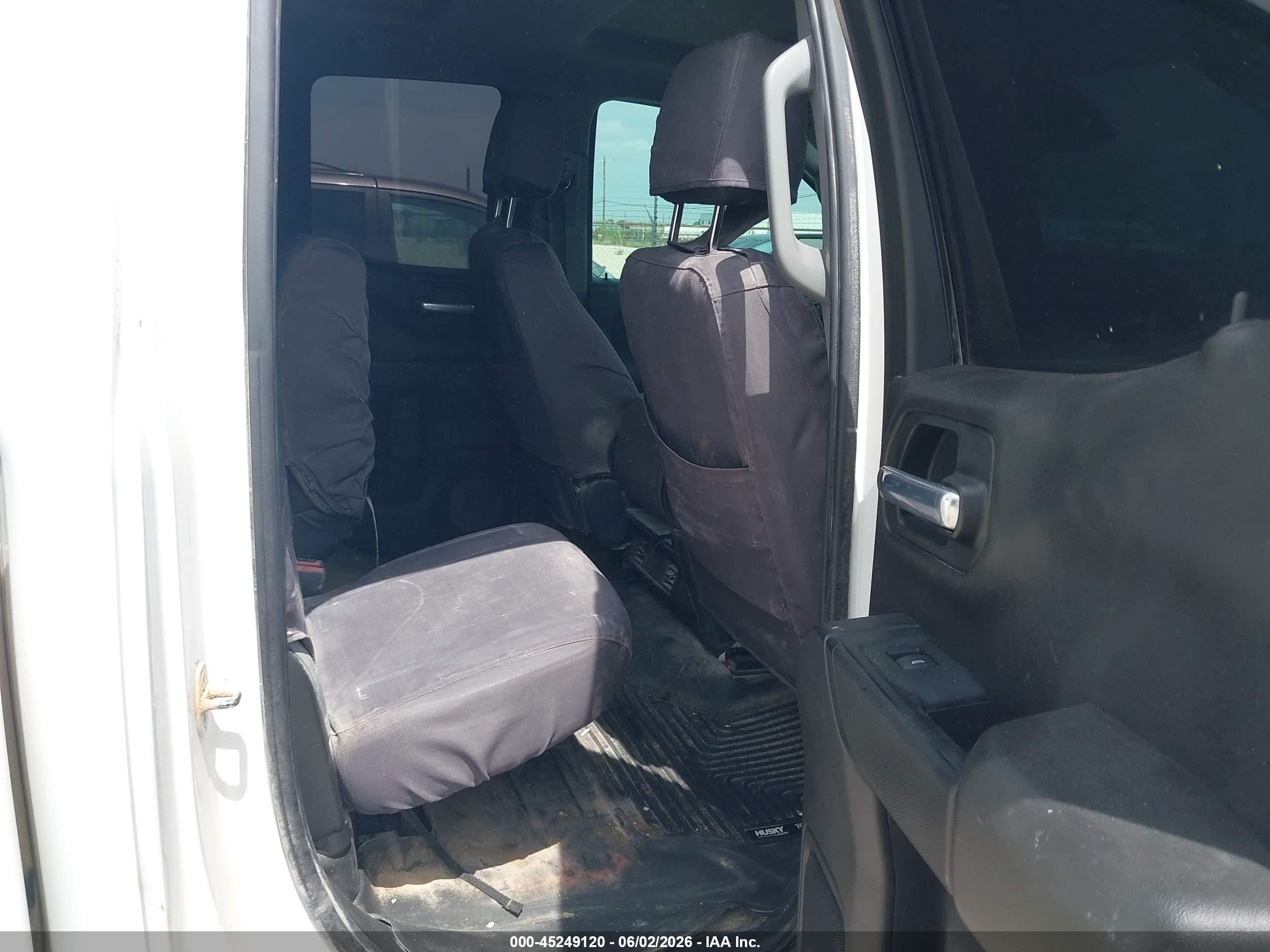 2023 Chevrolet Silverado 1500   Белый vin: 1GCRDAED9PZ133827